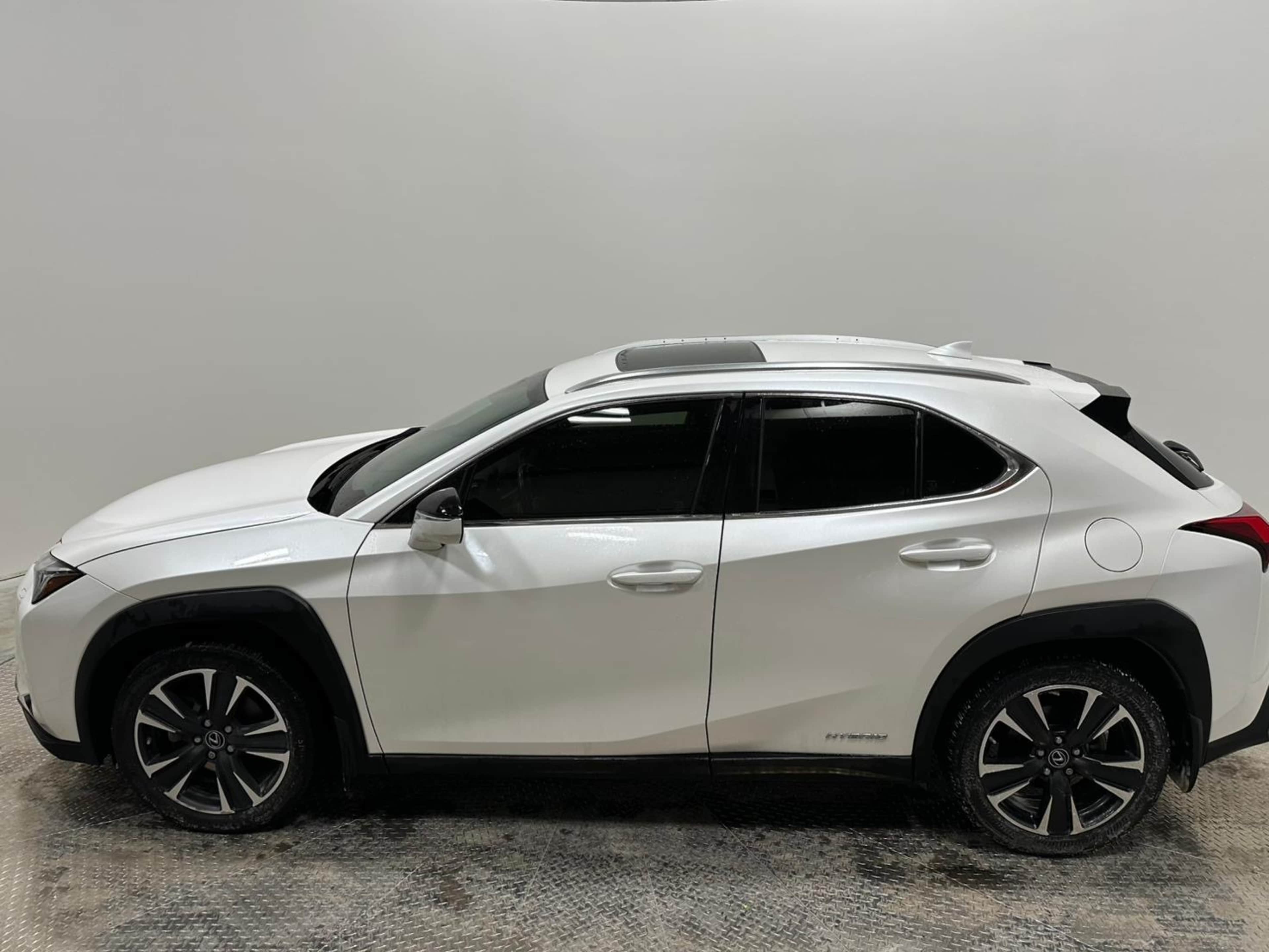 2021 Lexus UX 250h Premium photo 2