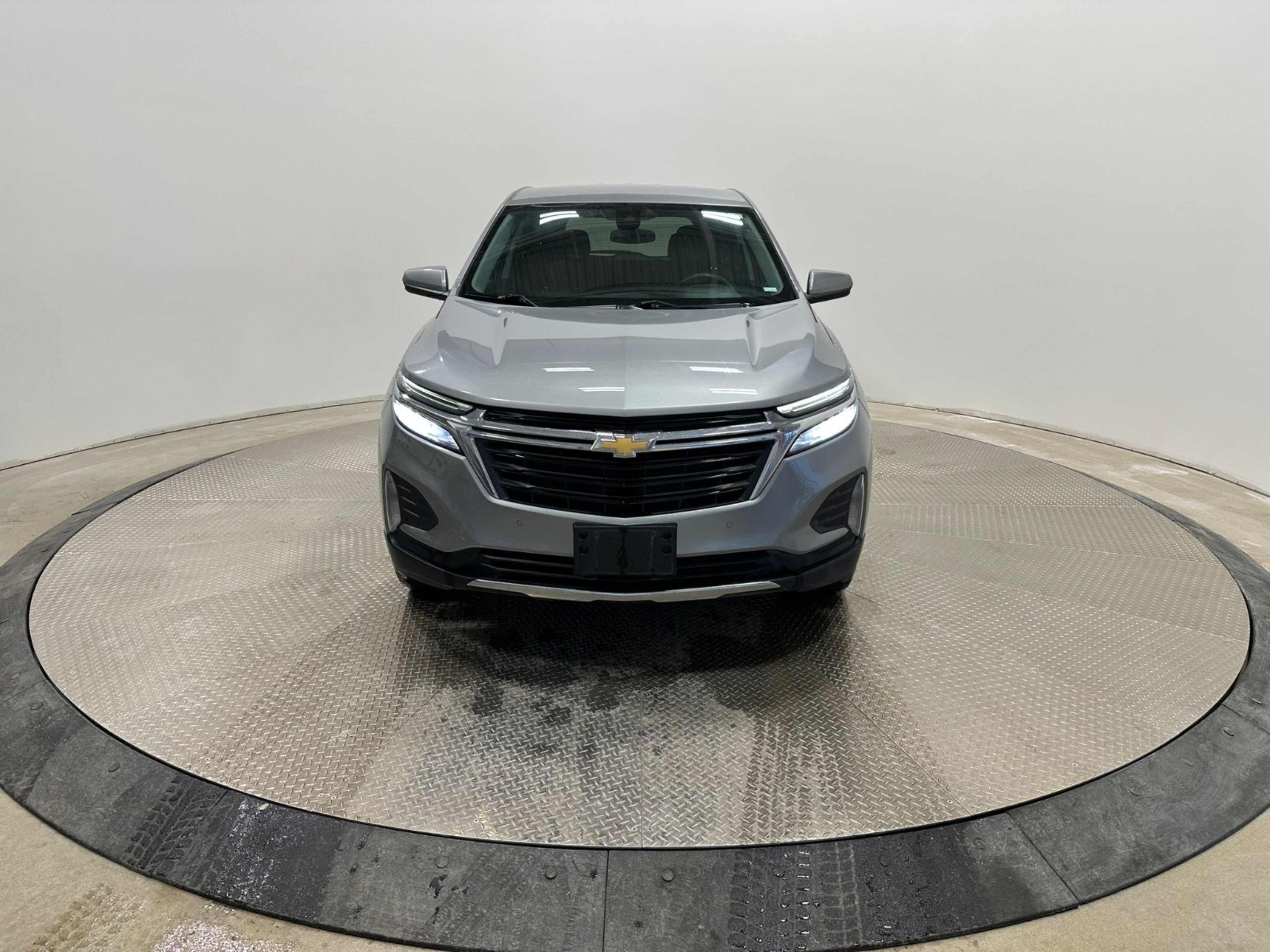2024 Chevrolet Equinox LT photo 2