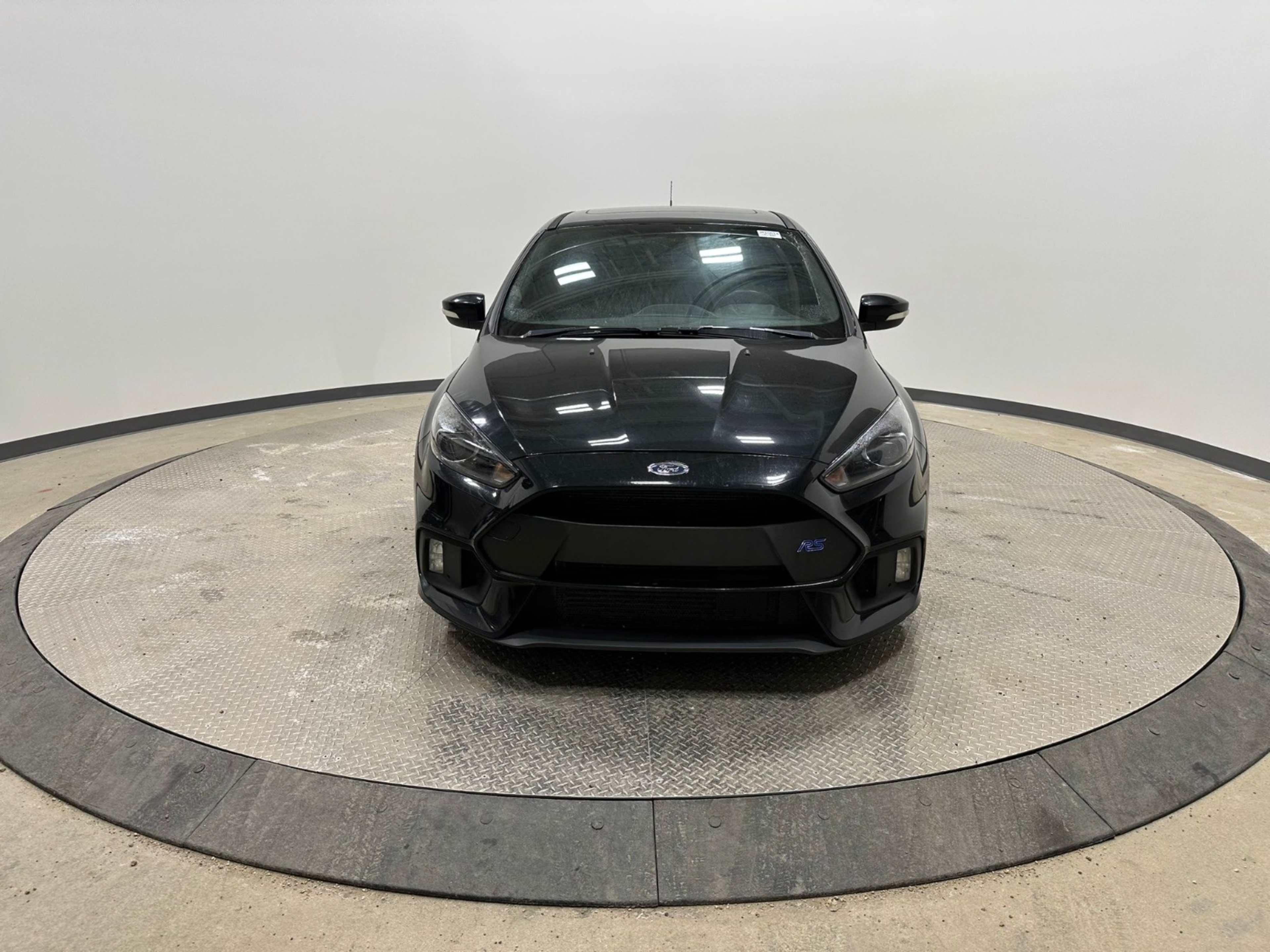 2017 Ford Focus RS photo 2