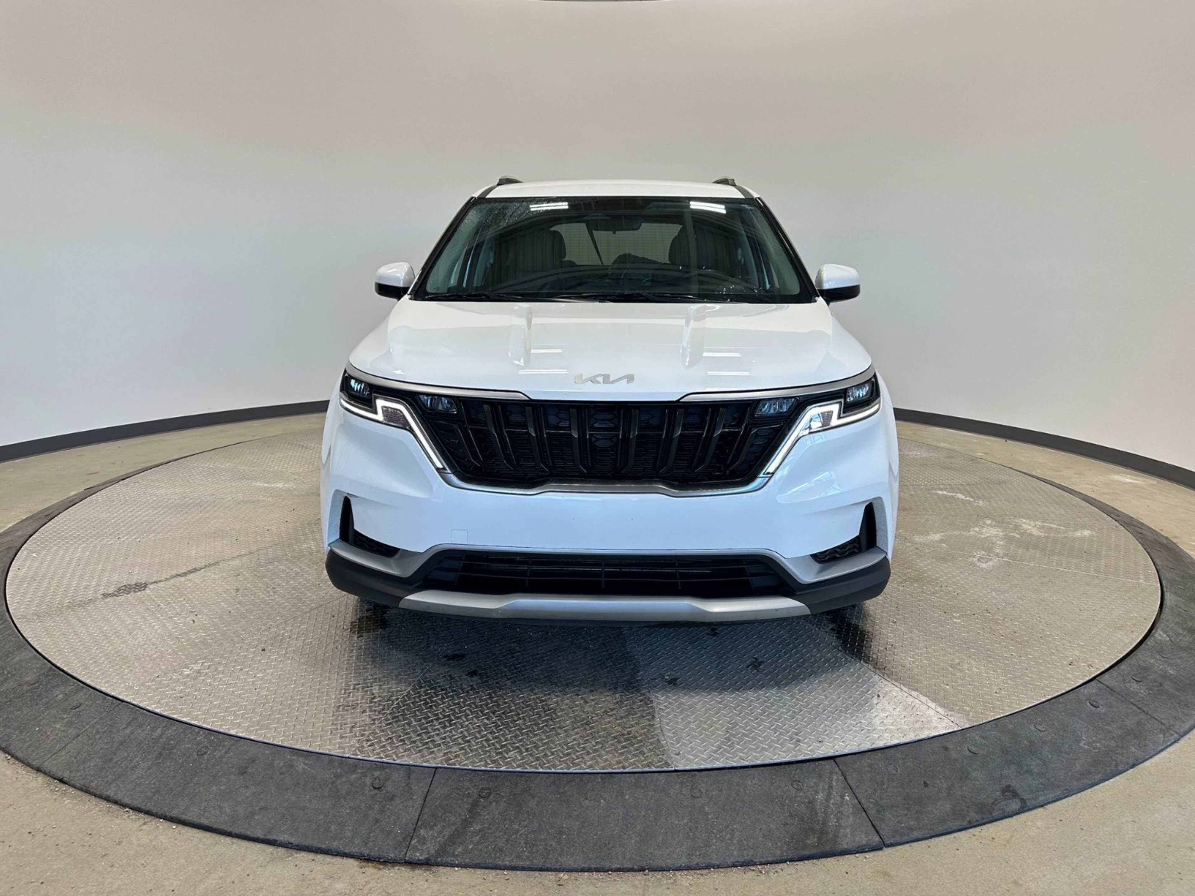 2023 Kia Carnival LX photo 2