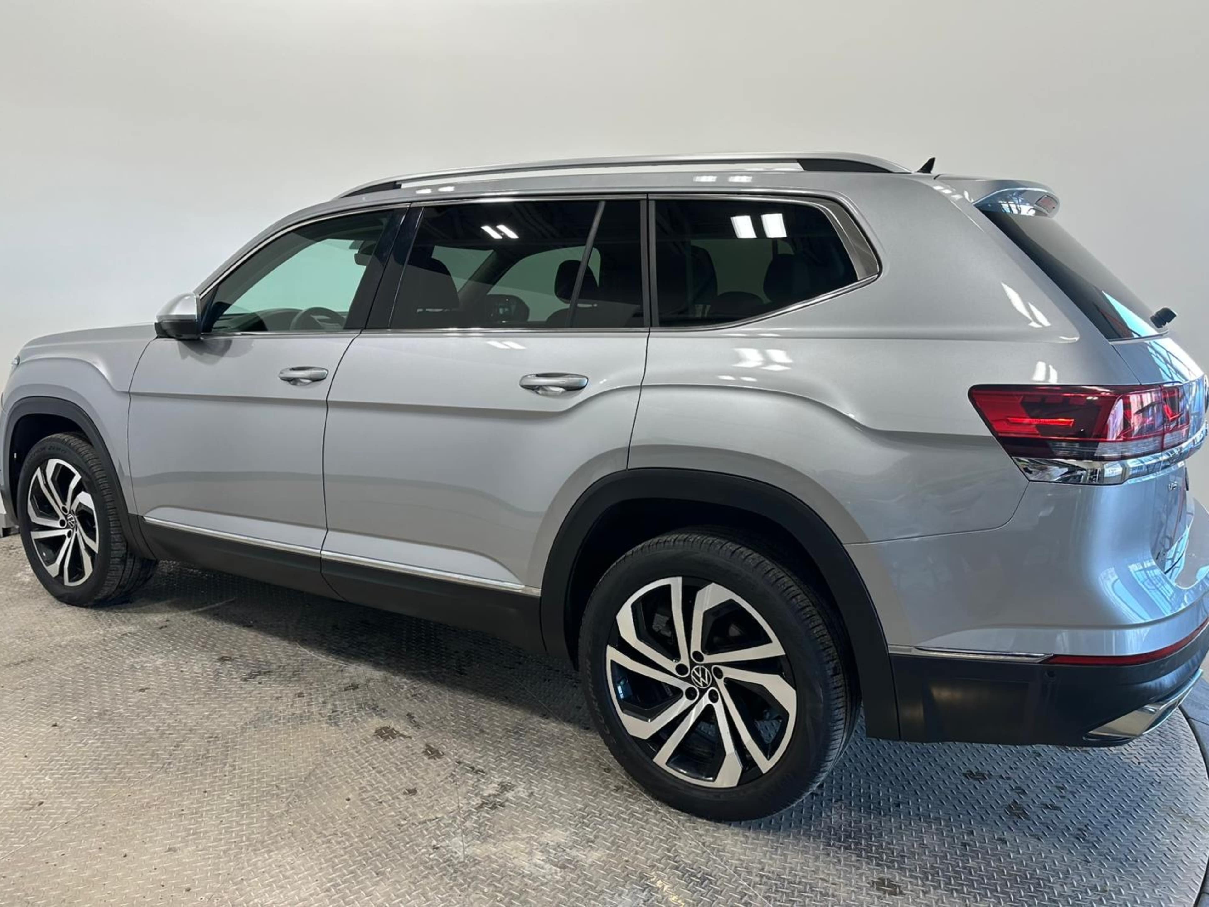 2021 Volkswagen Atlas SEL Premium photo 4