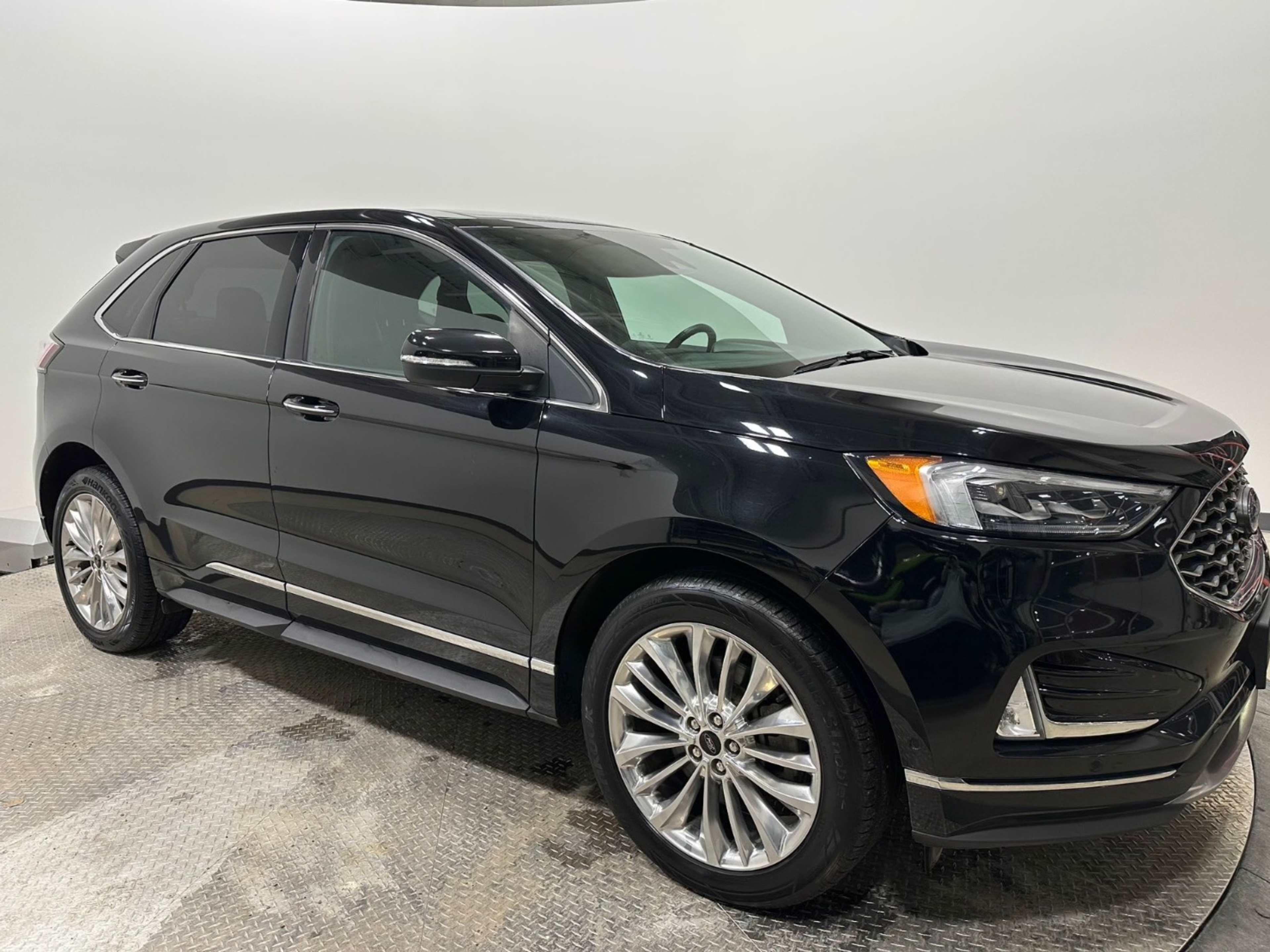 2022 Ford Edge Titanium photo 3