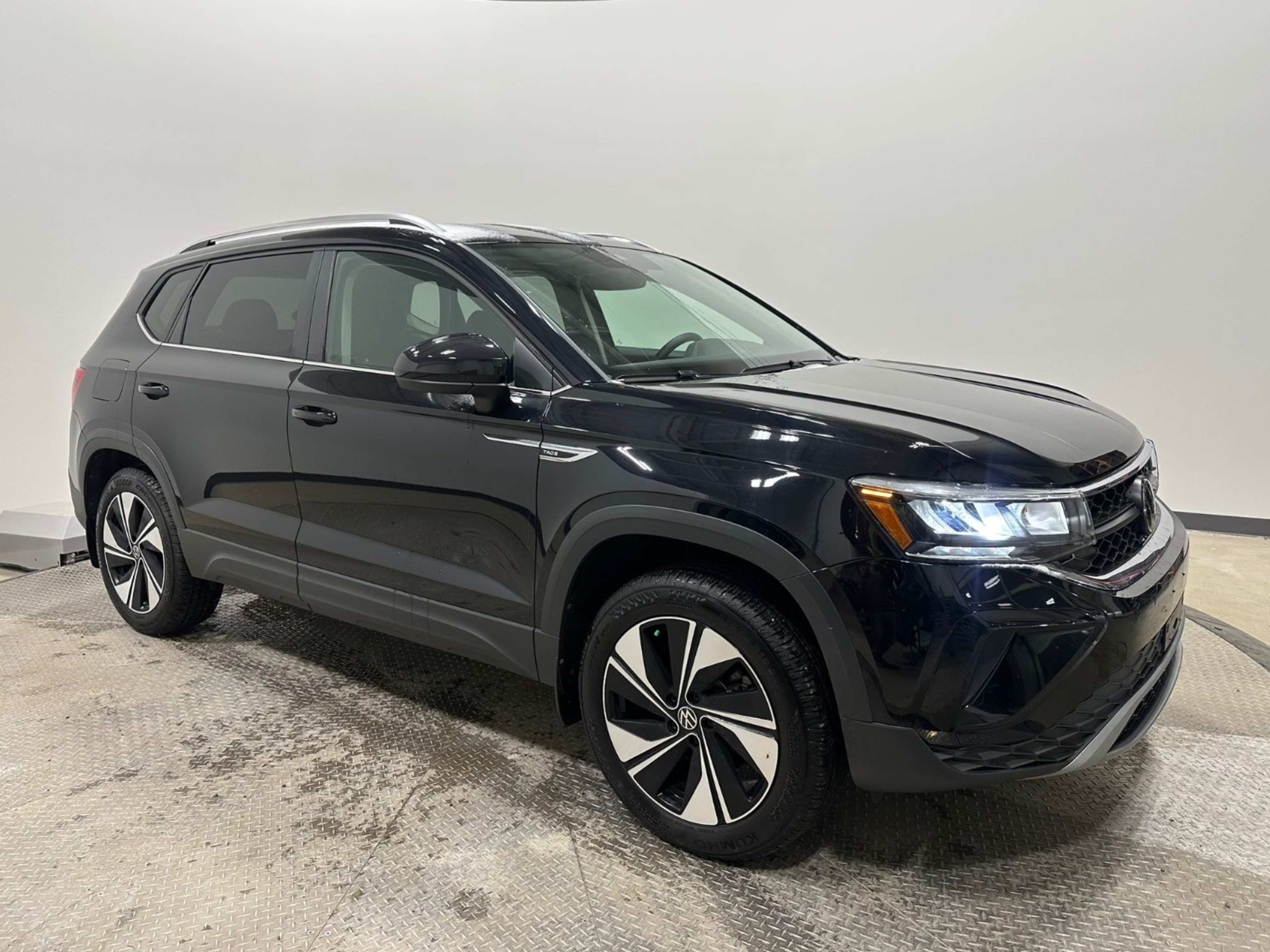 2024 Volkswagen Taos SE photo 3