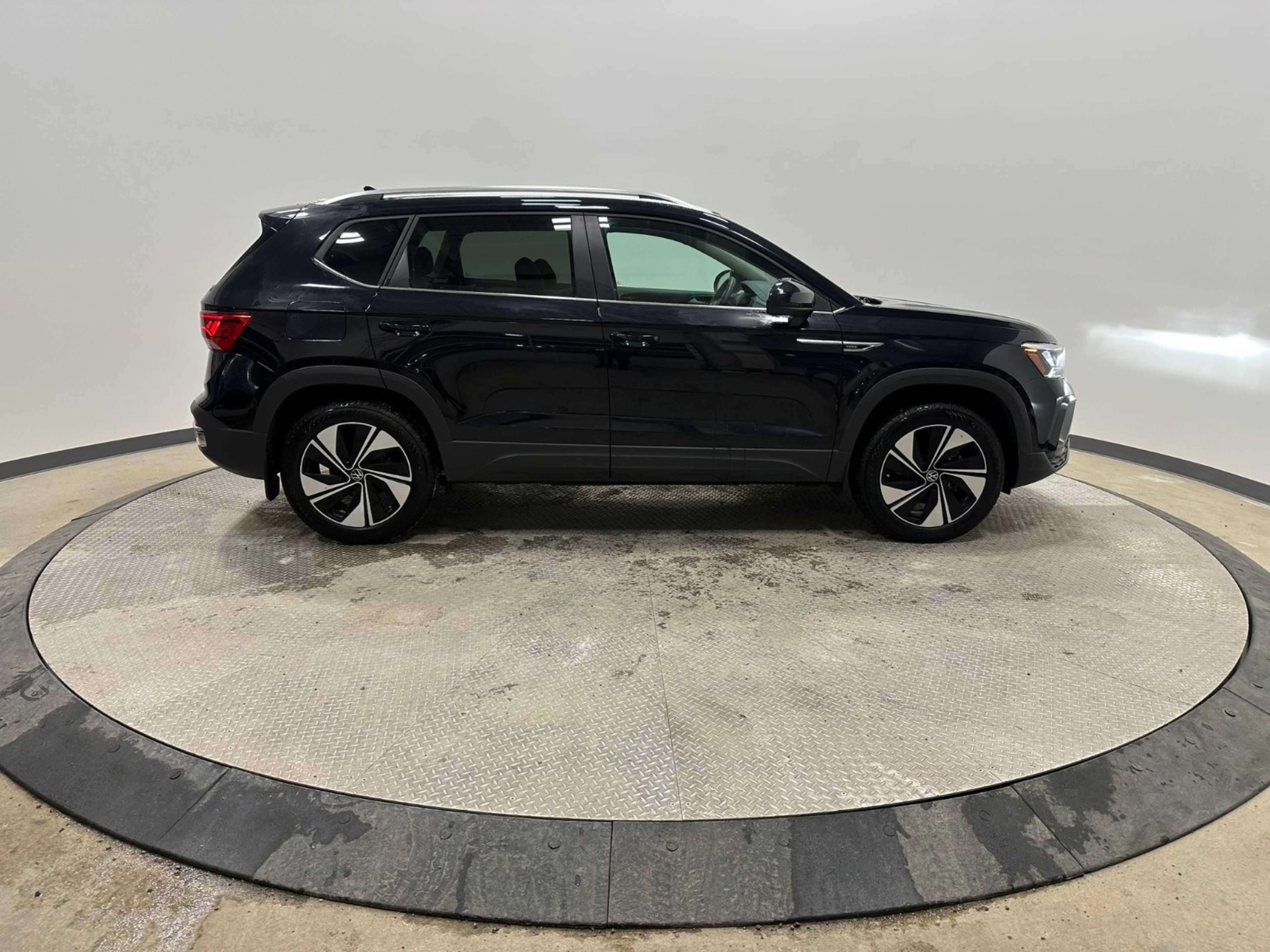 2024 Volkswagen Taos SE photo 4