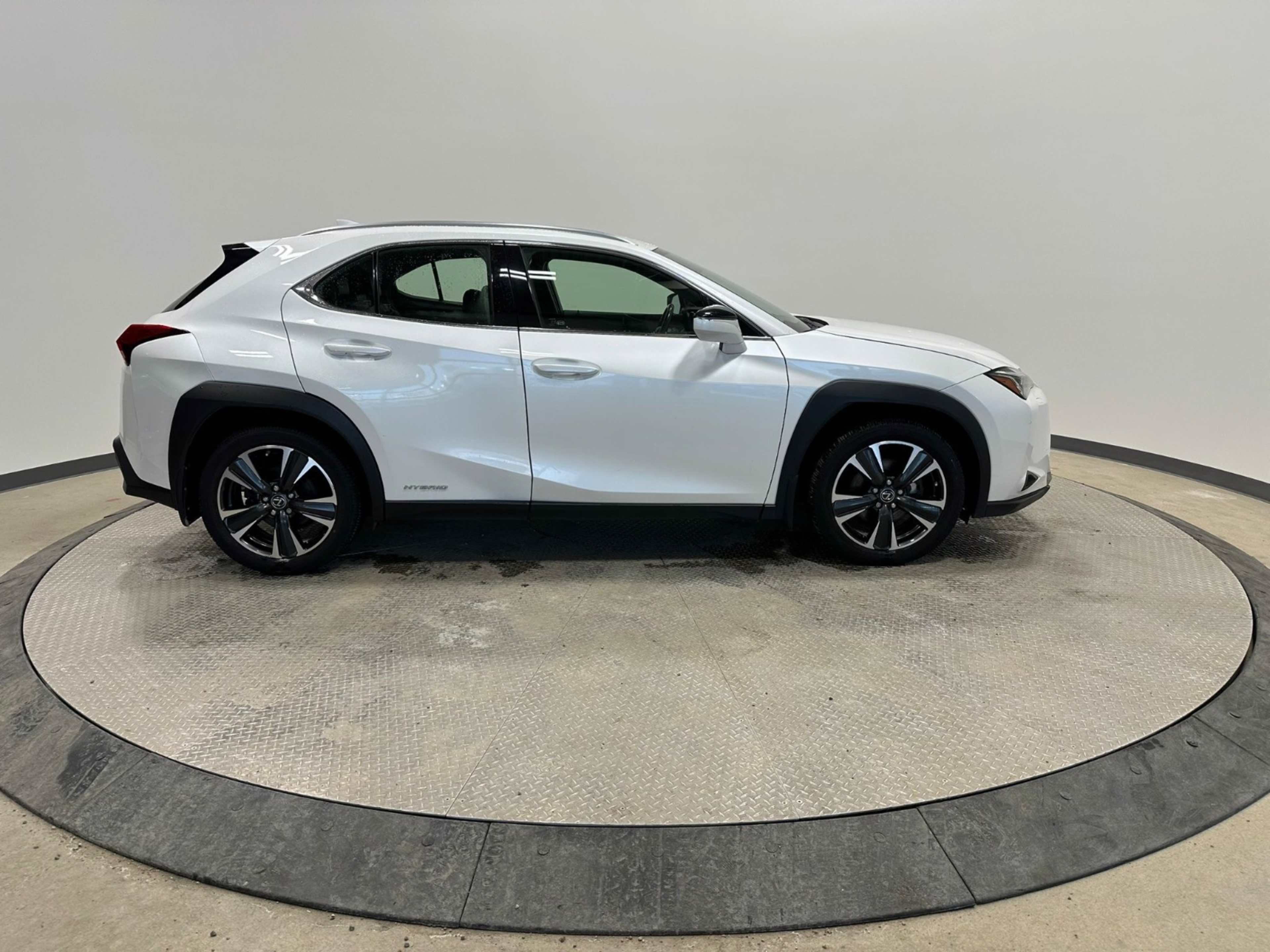 2021 Lexus UX 250h Premium photo 4