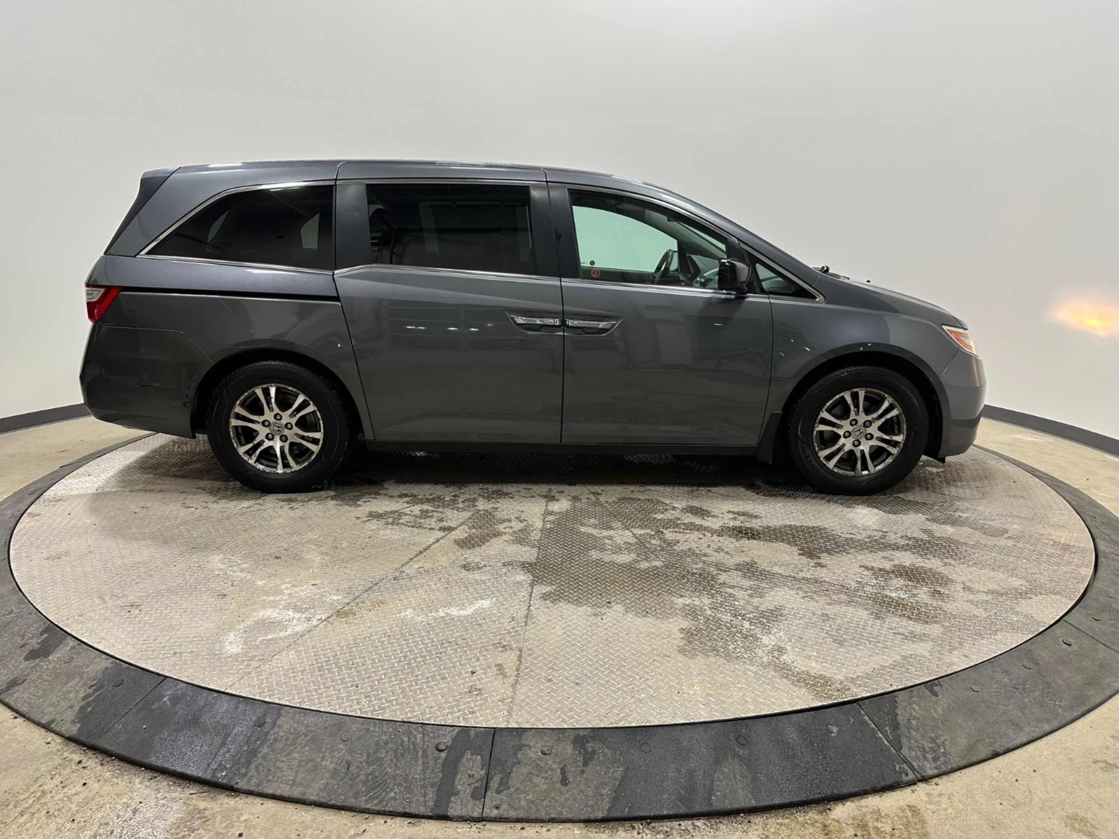 2013 Honda Odyssey EX photo 4