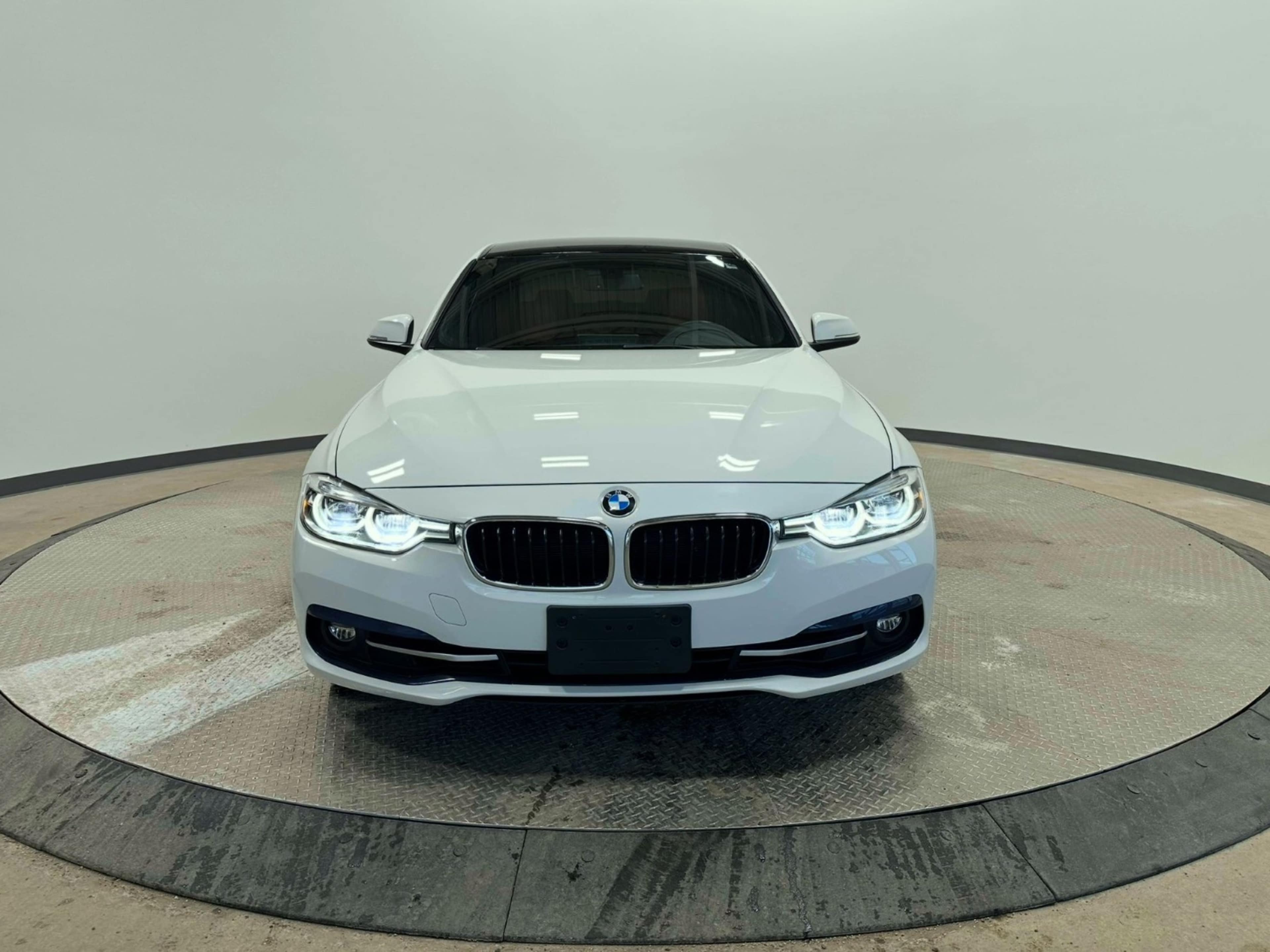 2018 Bmw 330i xDrive photo 2