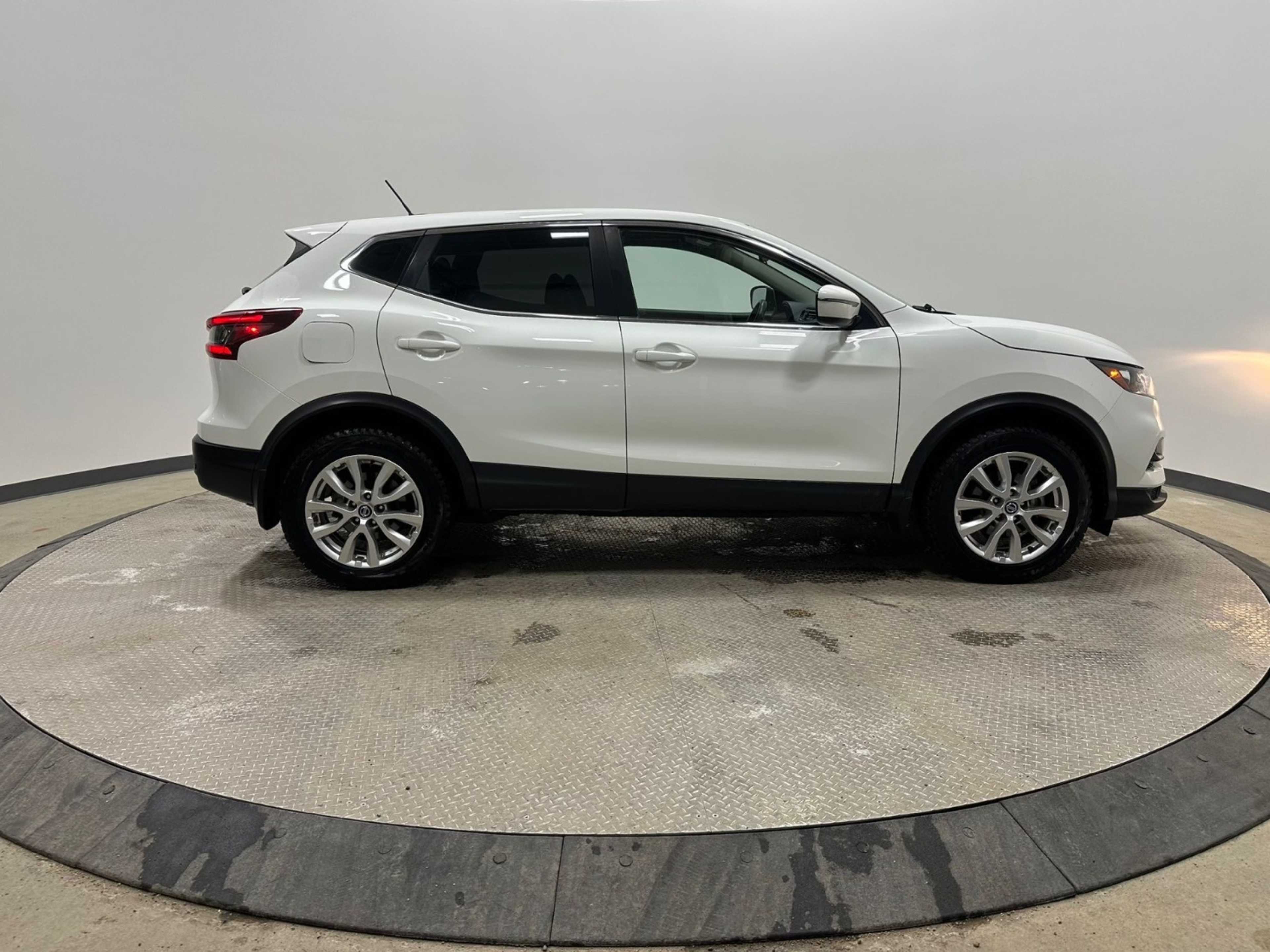 2021 Nissan Rogue Sport SV photo 3