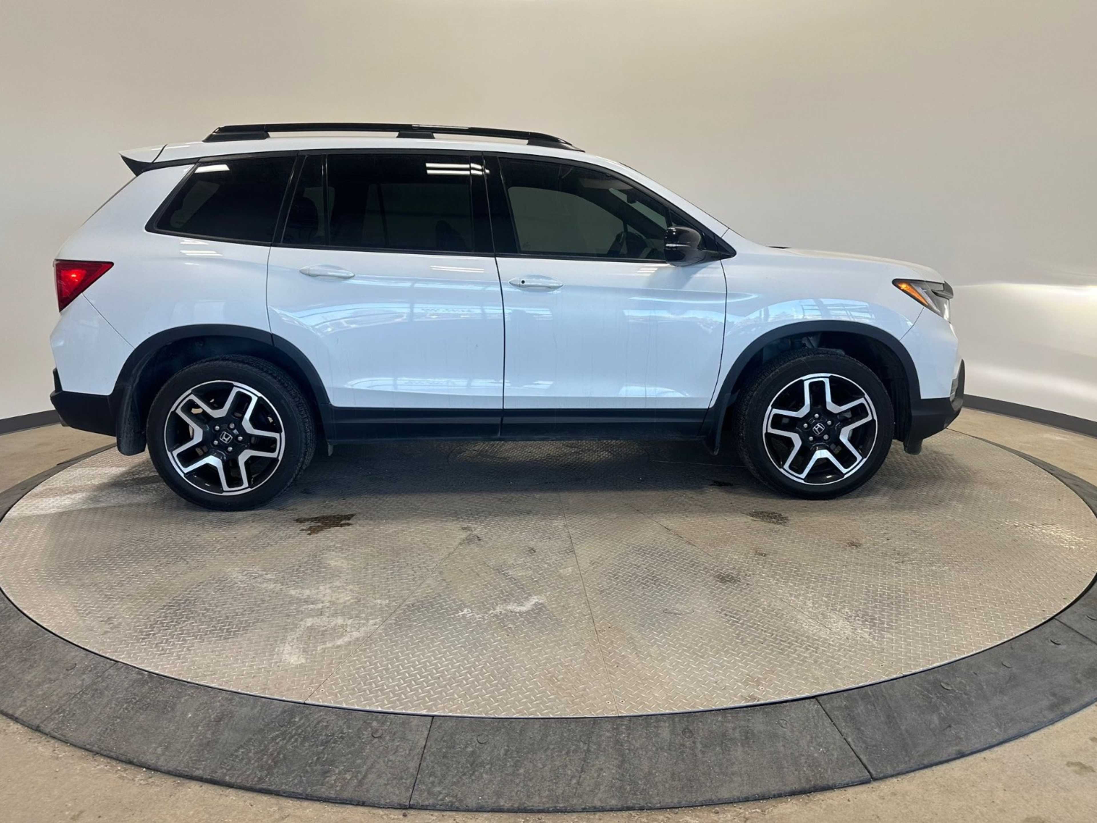 2022 Honda Passport Touring photo 3