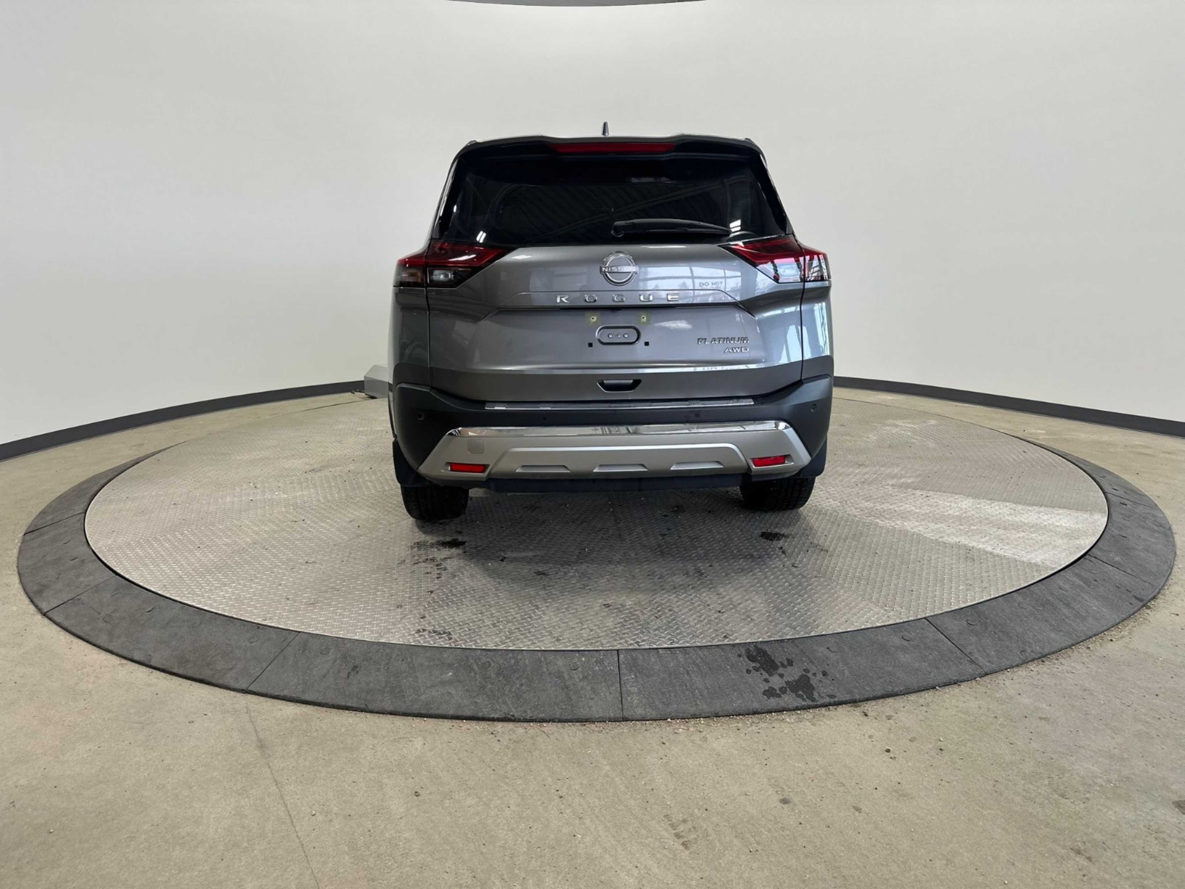 2023 Nissan Rogue Platinum photo 4