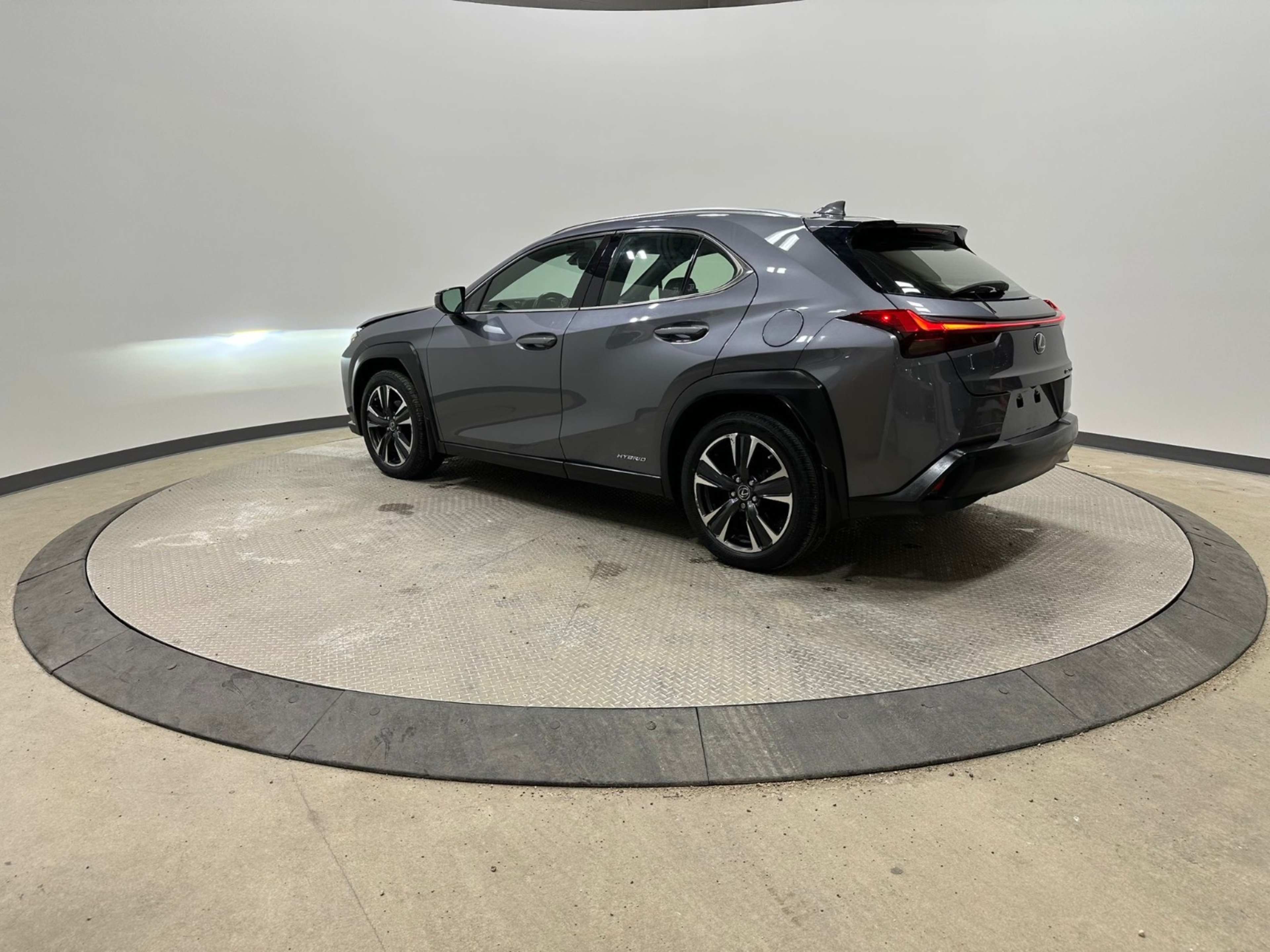 2021 Lexus UX 250h Premium photo 4
