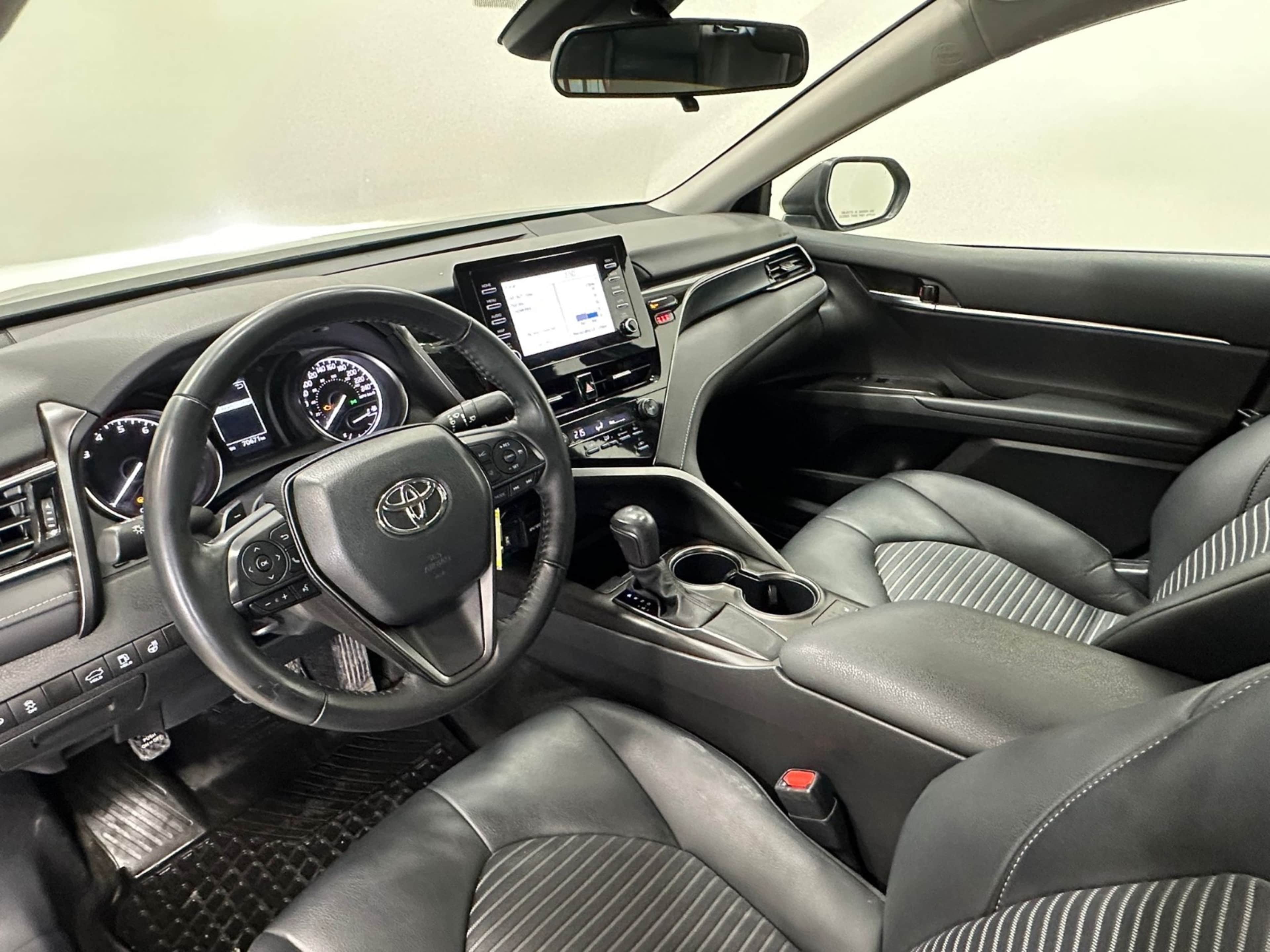 2024 Toyota Camry SE photo 4