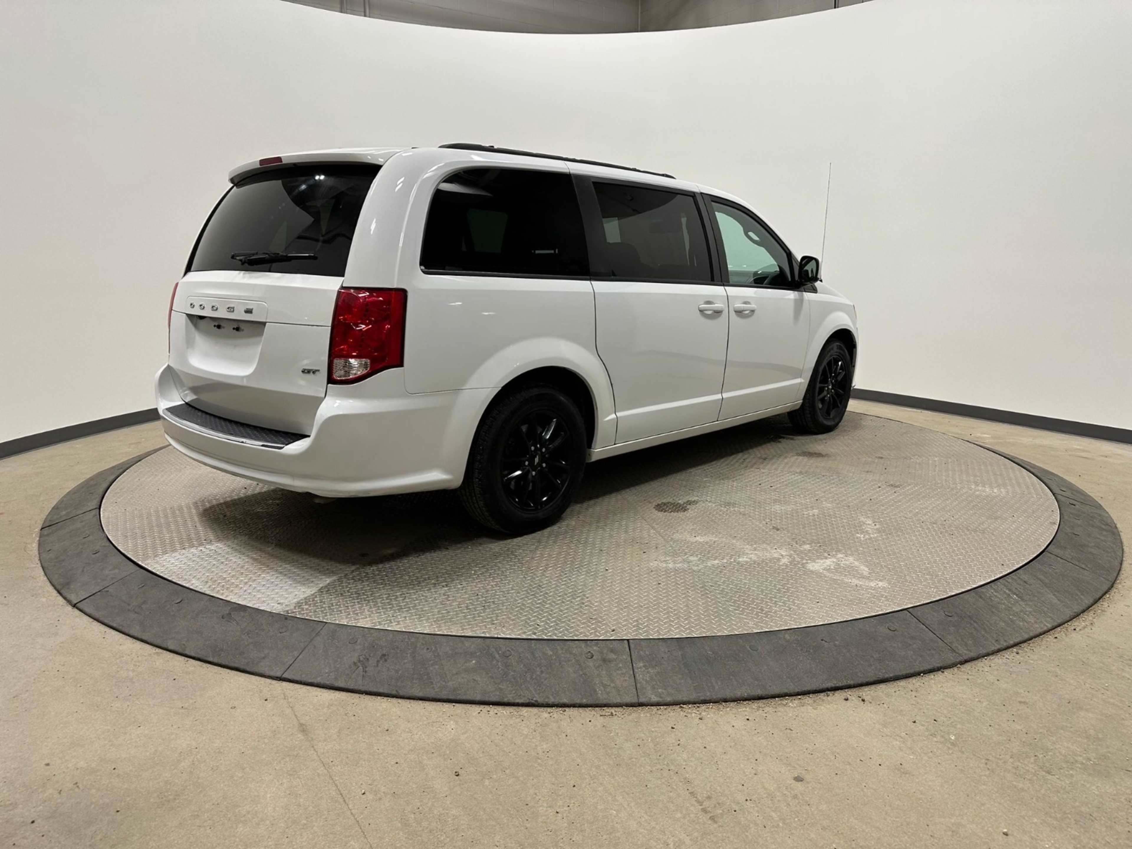 2020 Dodge Grand Caravan GT photo 3