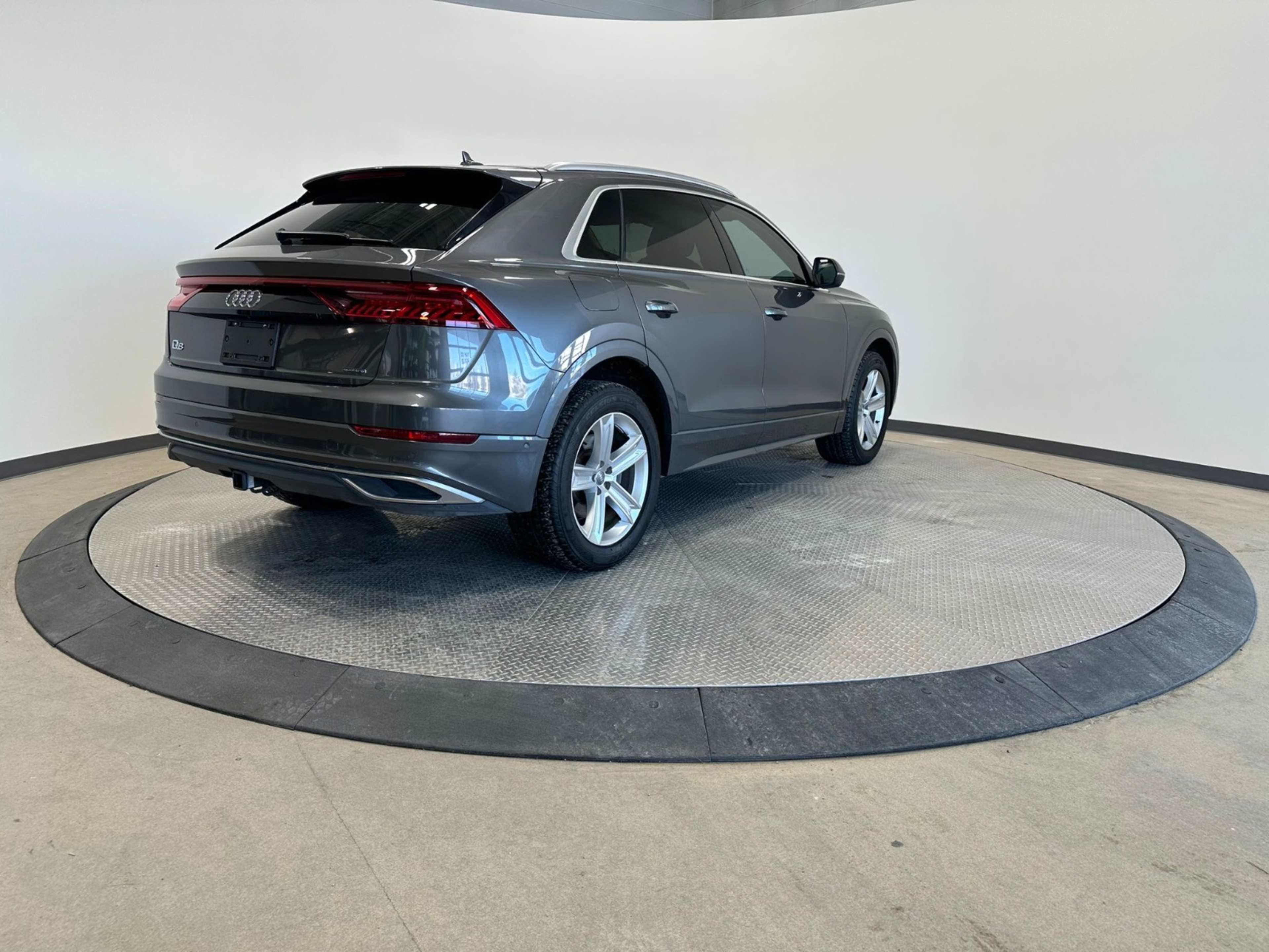 2019 Audi Q8 55 quattro photo 2