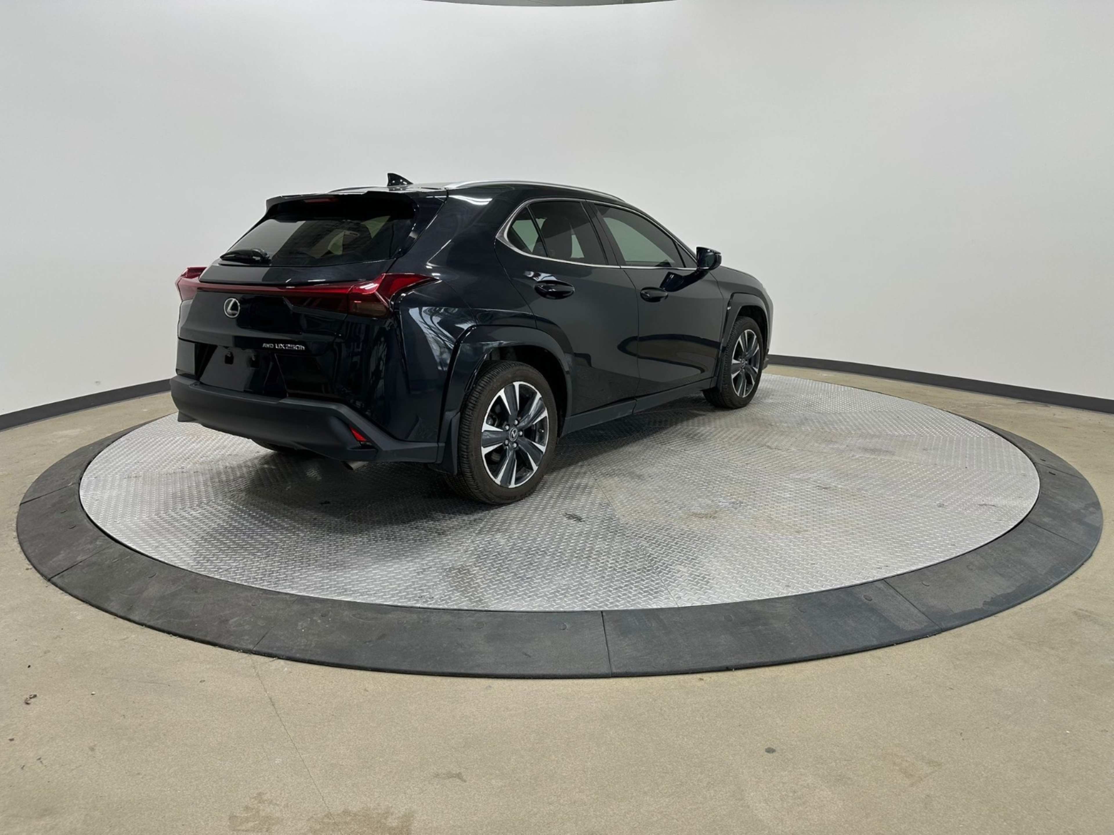 2024 Lexus UX 250h Premium photo 3