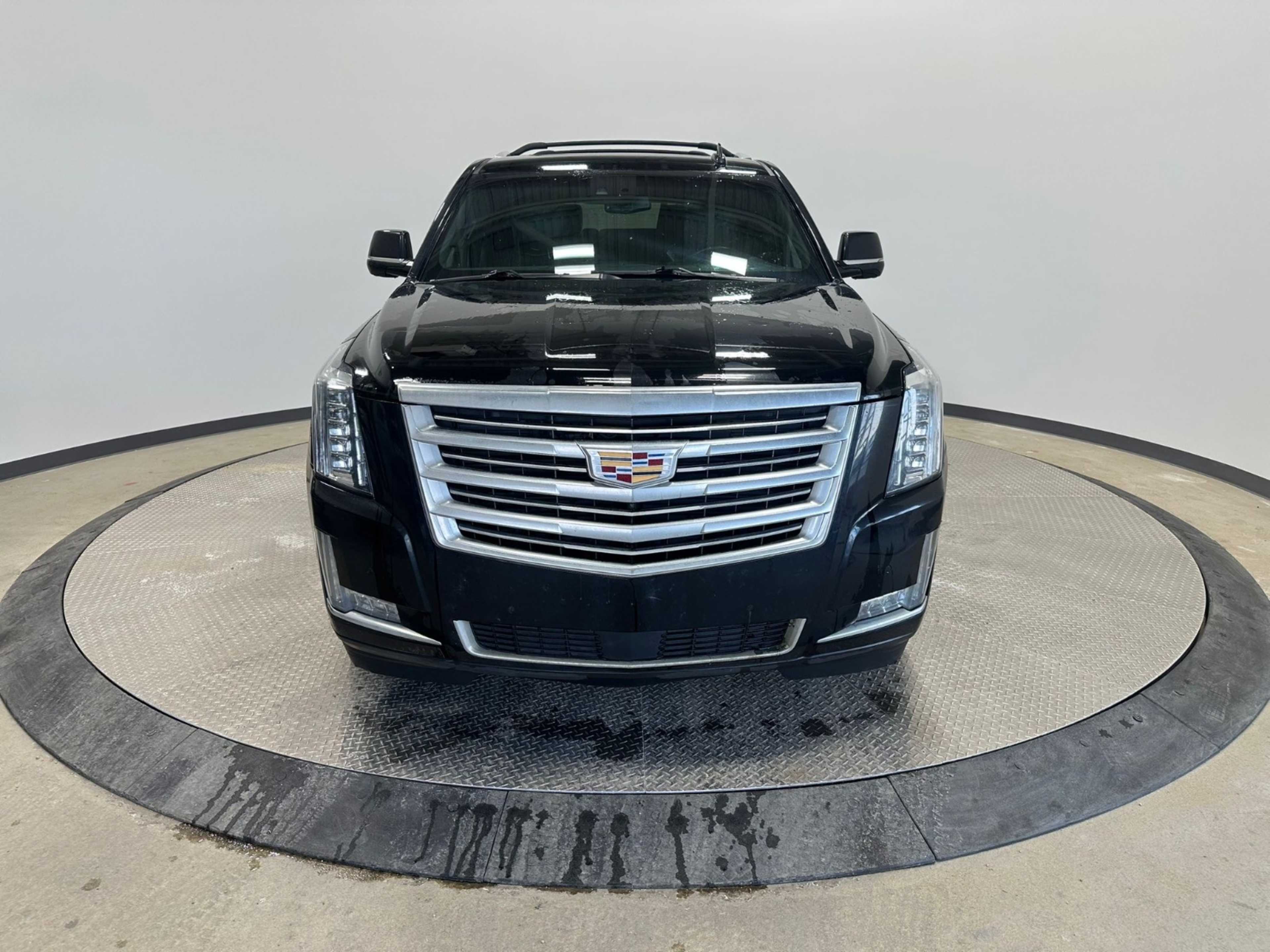2017 Cadillac Escalade ESV photo 2