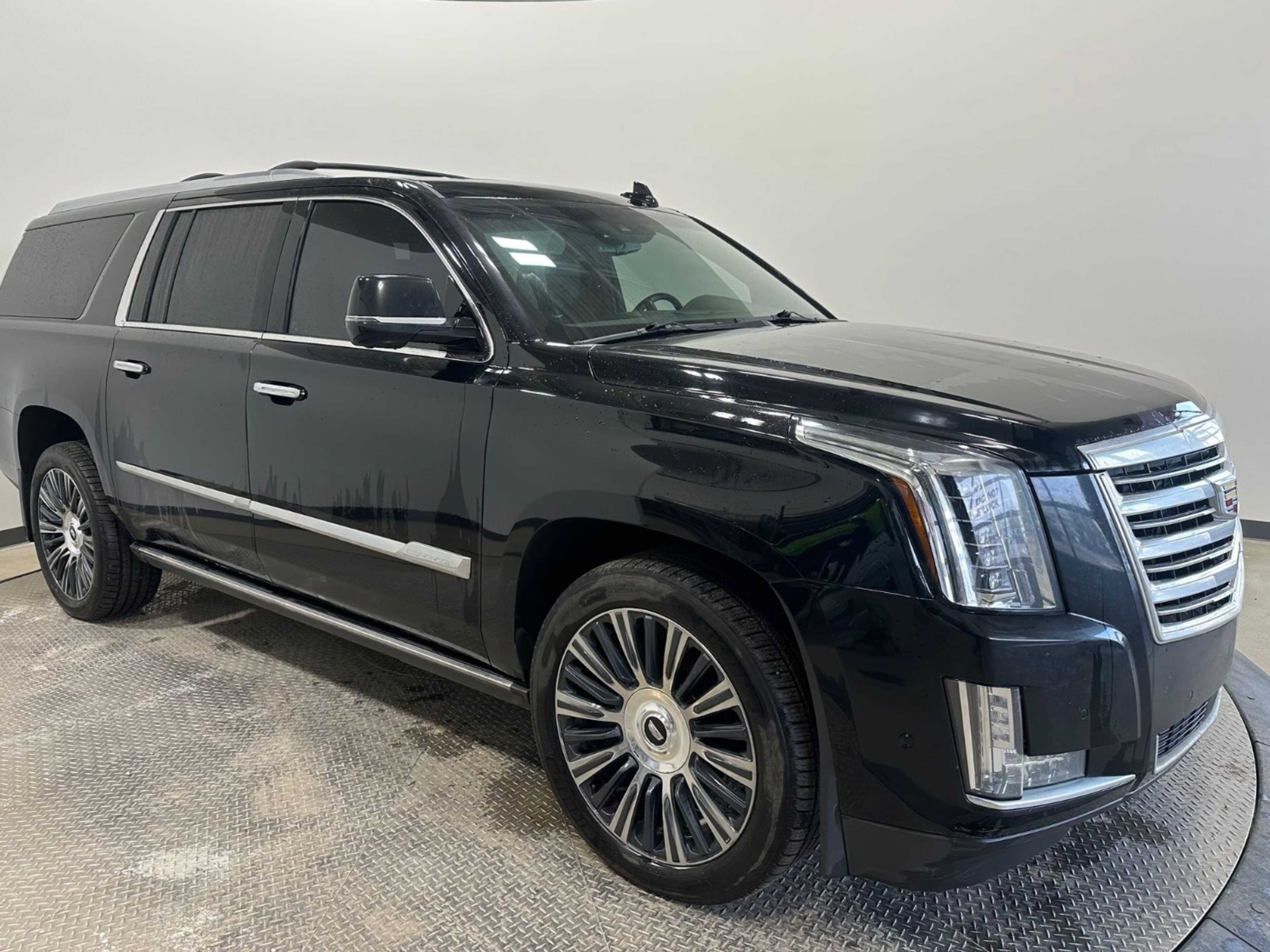 2017 Cadillac Escalade ESV photo 3