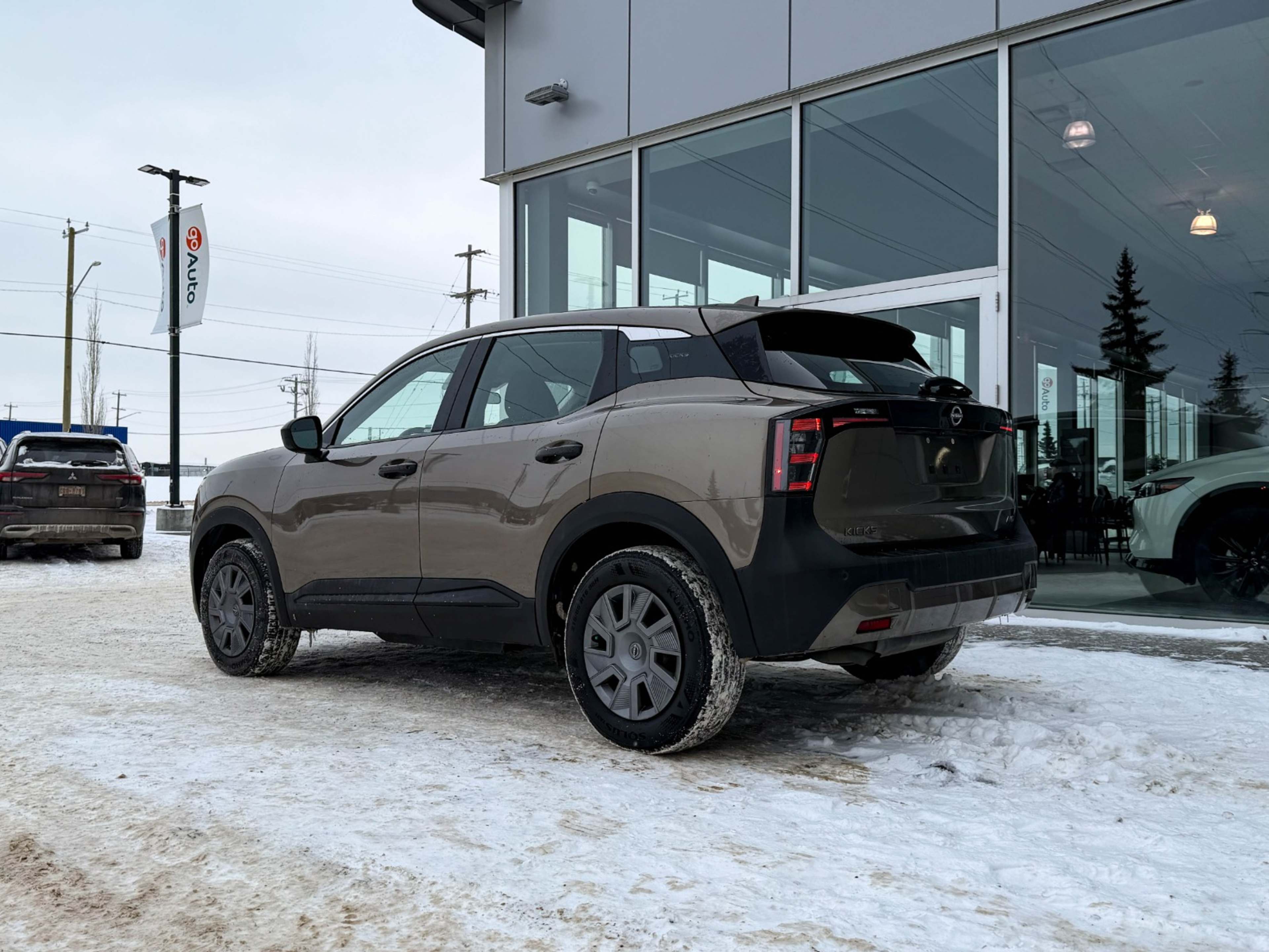 2025 Nissan Kicks S photo 4