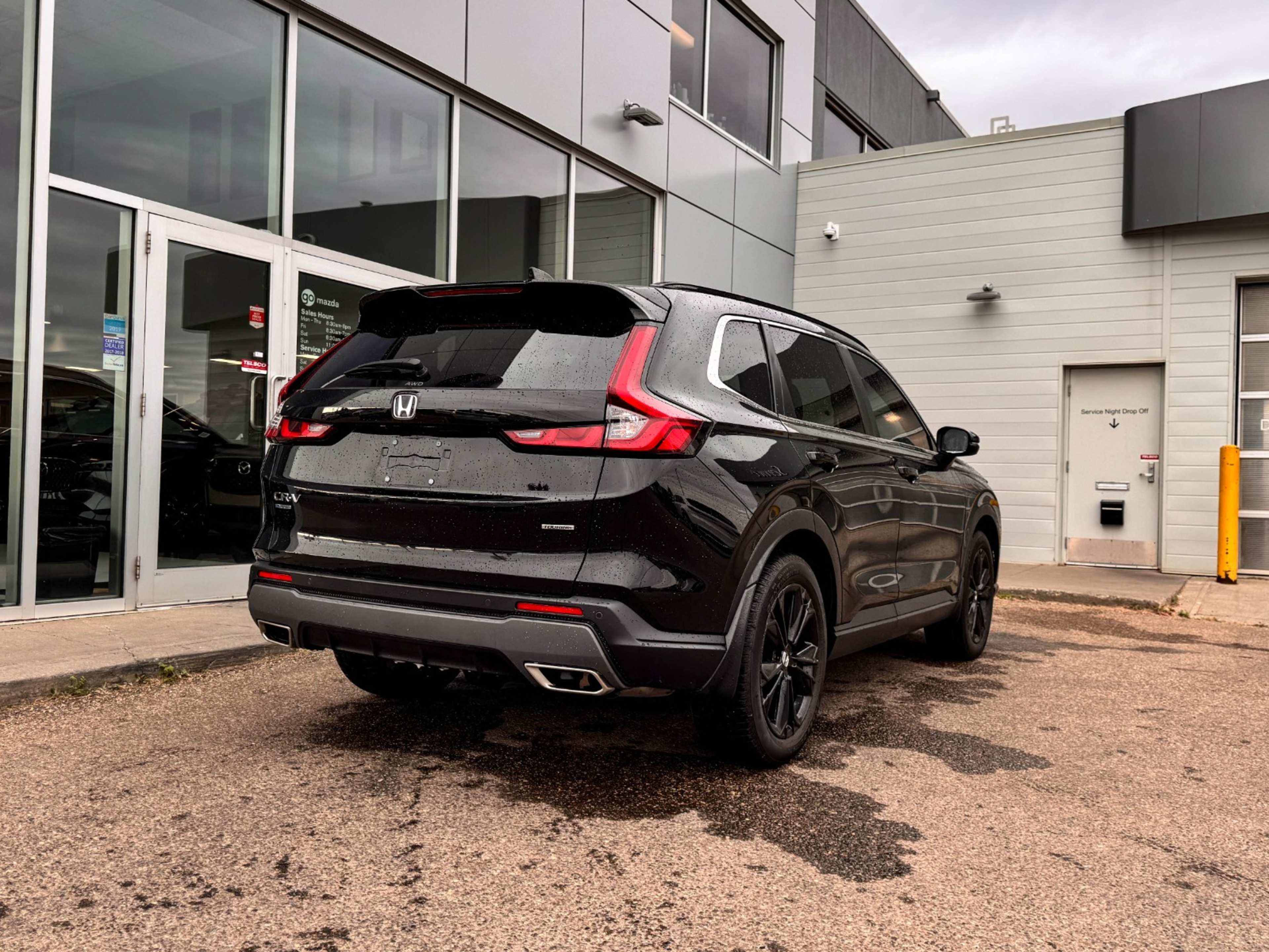 2023 Honda CR-V Hybrid Touring photo 2