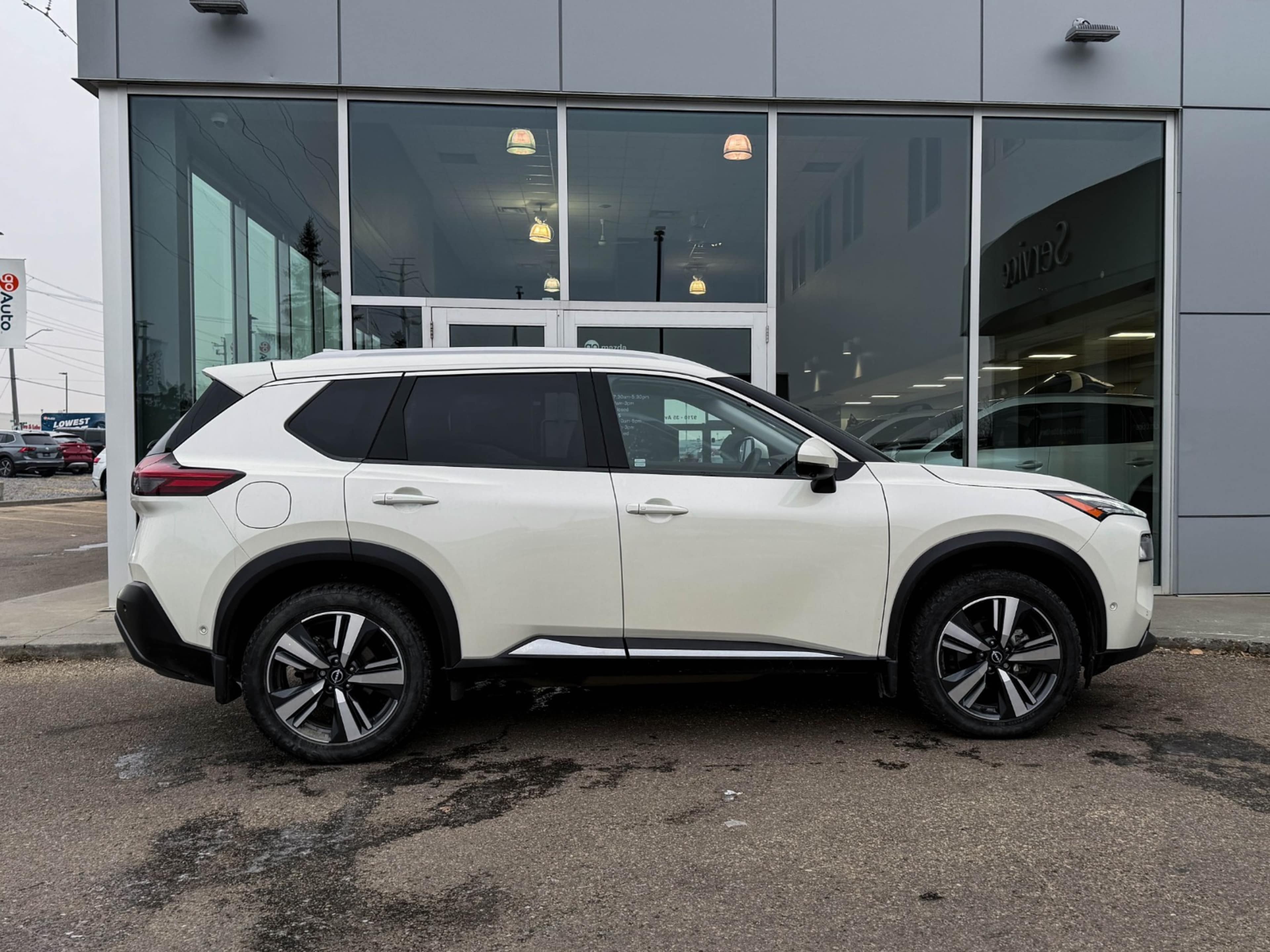 2022 Nissan Rogue SL photo 3