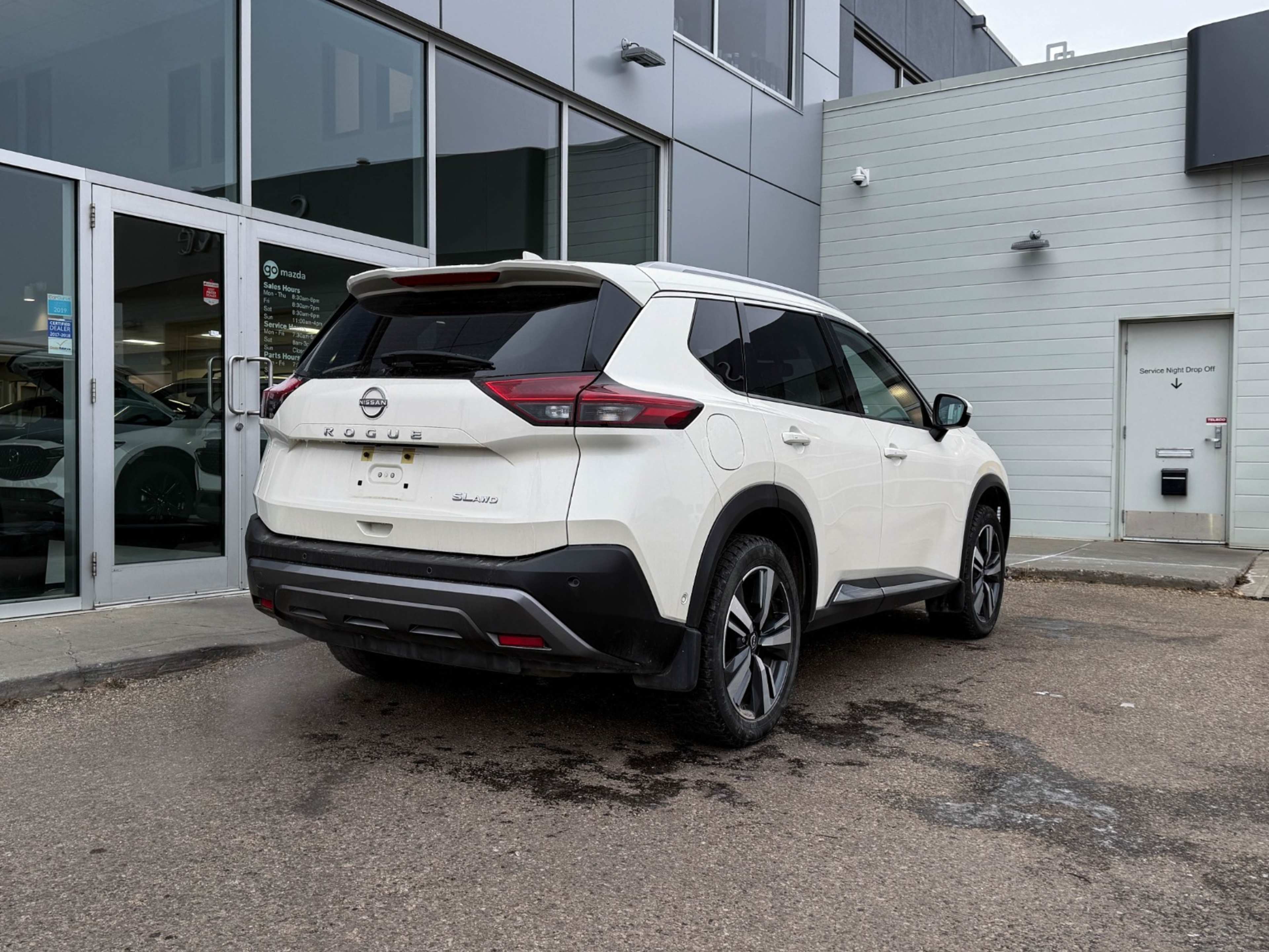 2022 Nissan Rogue SL photo 2