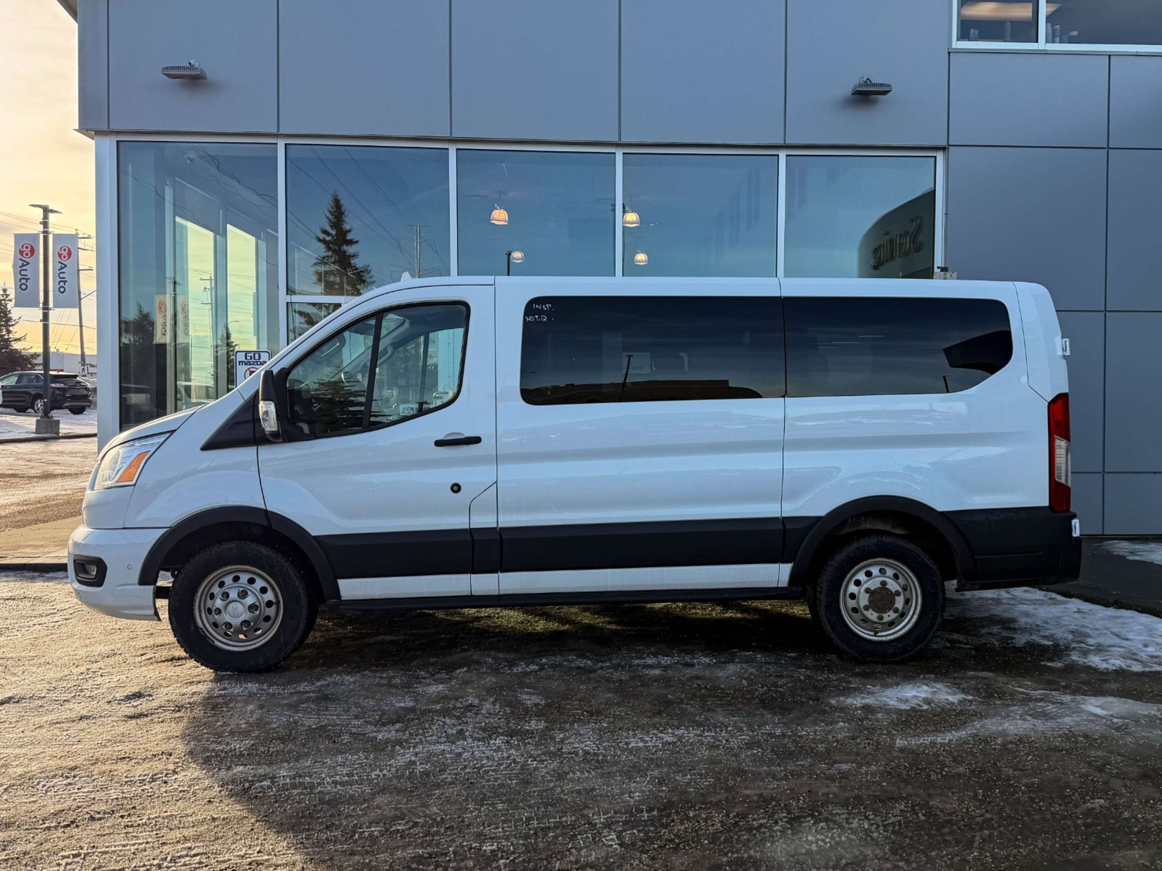 2020 Ford Transit Passenger XLT photo 3