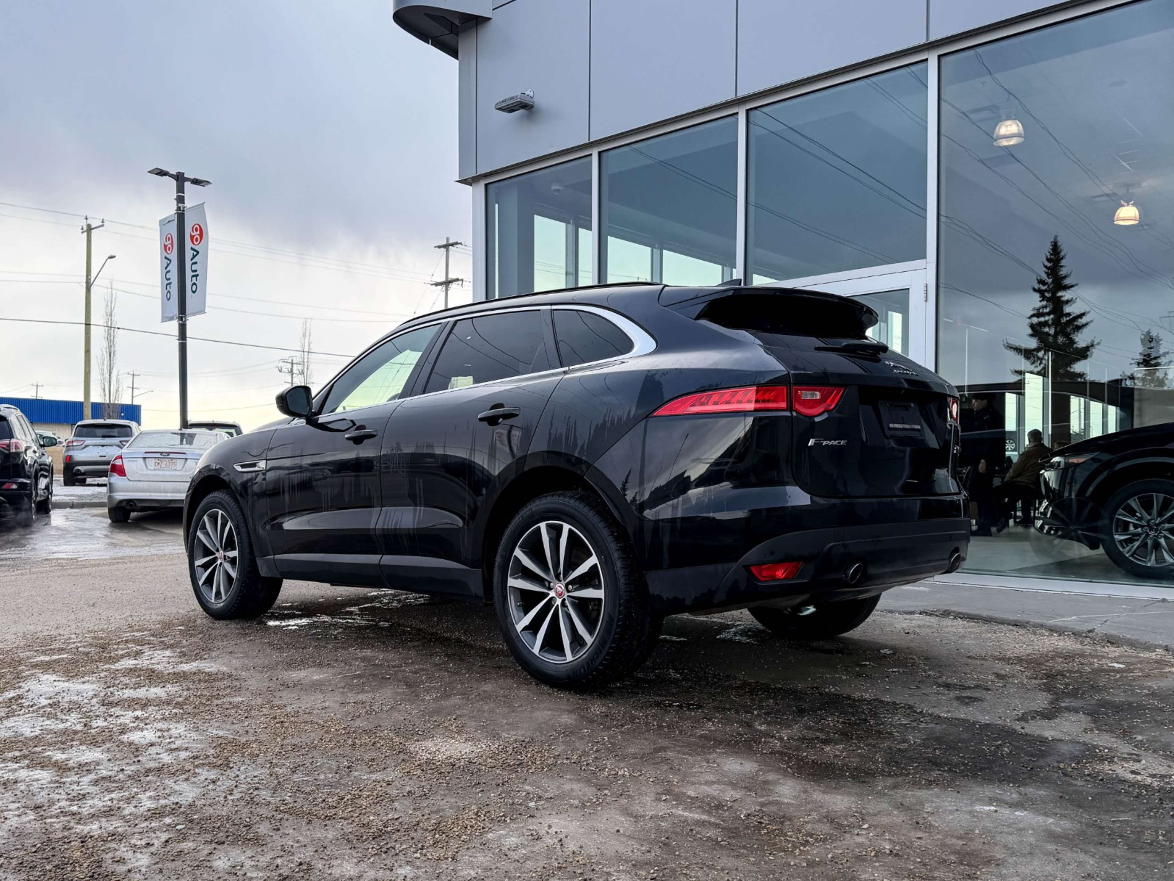 2019 Jaguar F-PACE Prestige photo 4