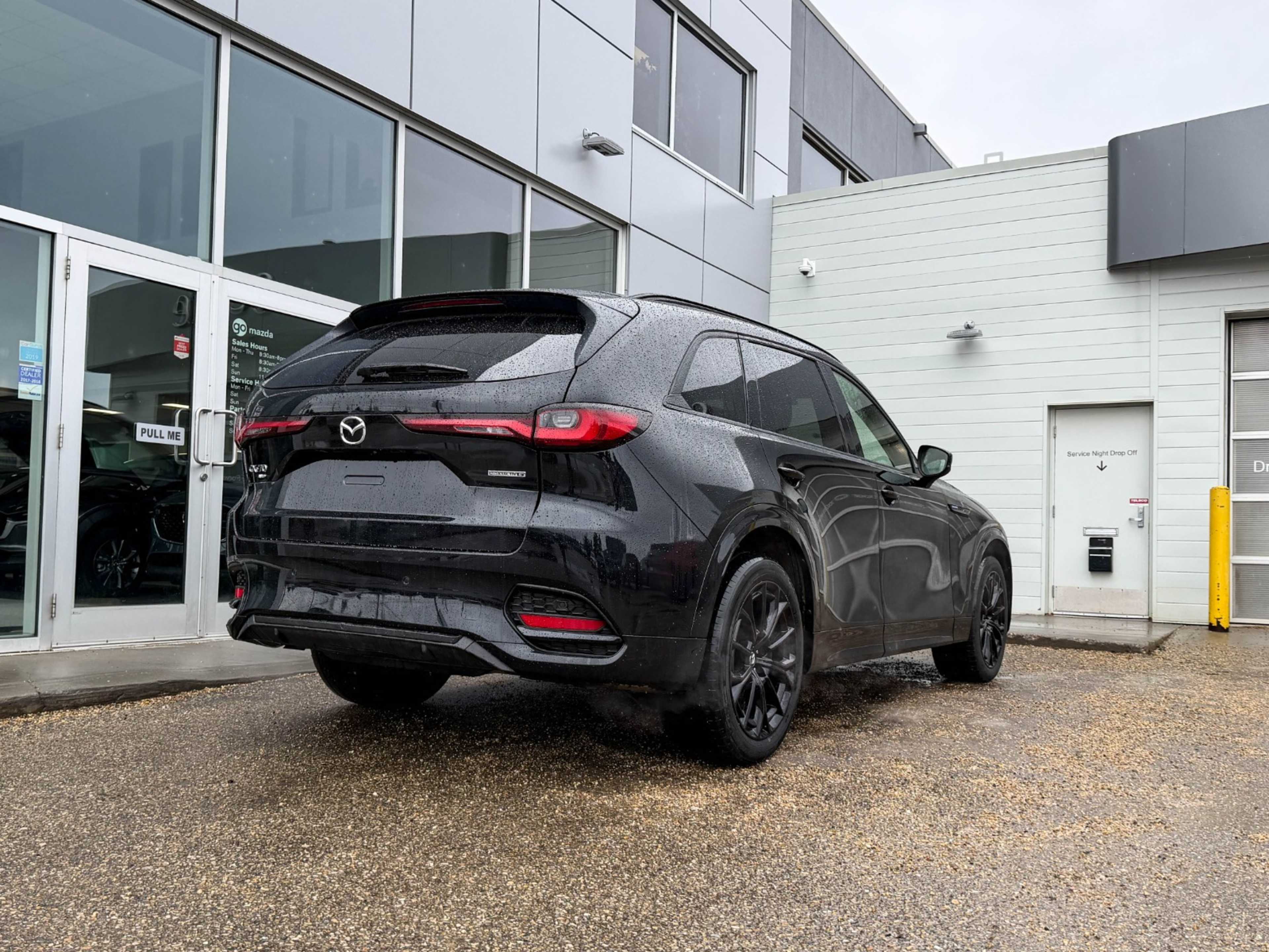 2025 Mazda CX-70 Premium photo 2