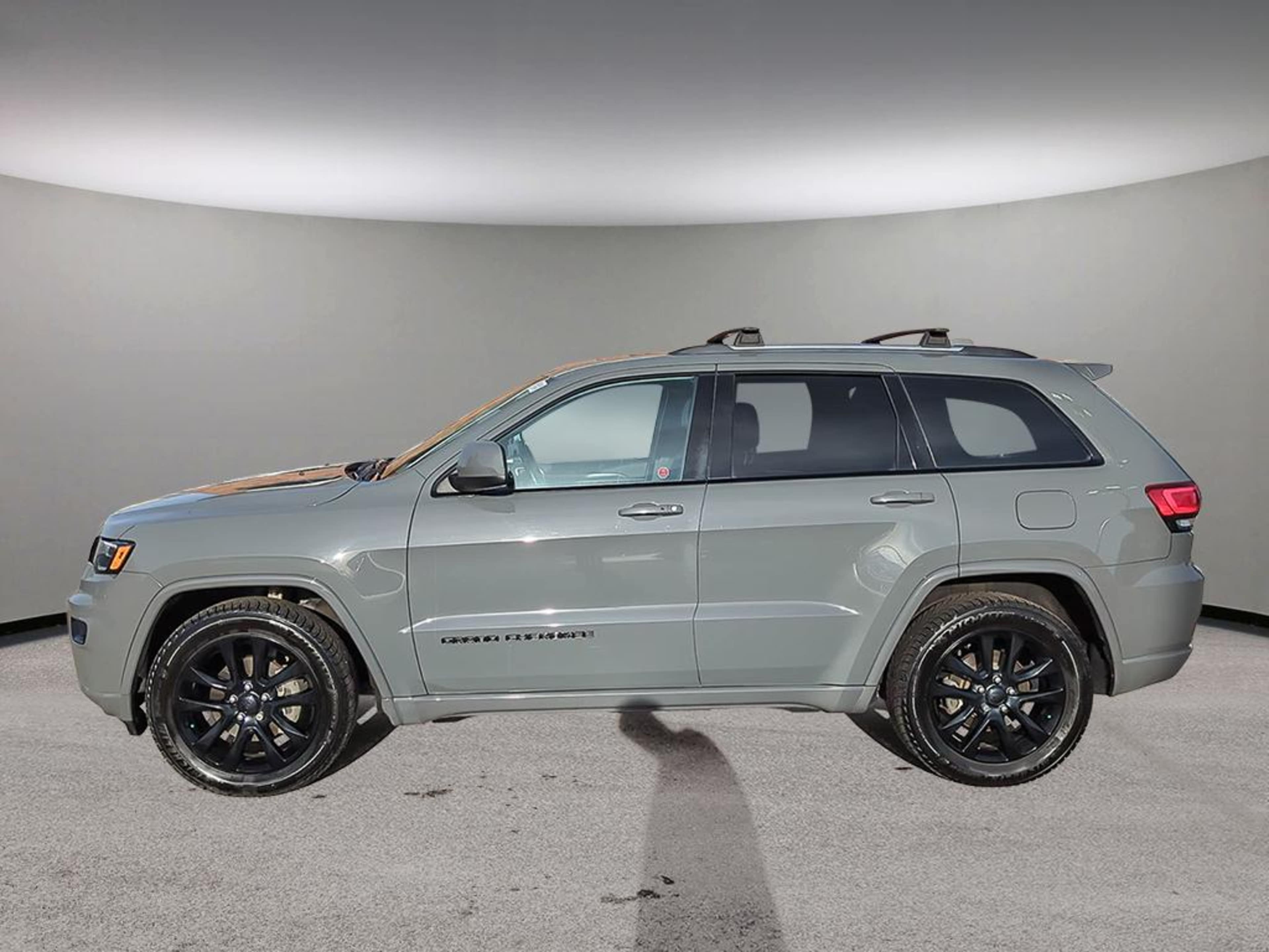 2020 Jeep Grand Cherokee Altitude photo 3