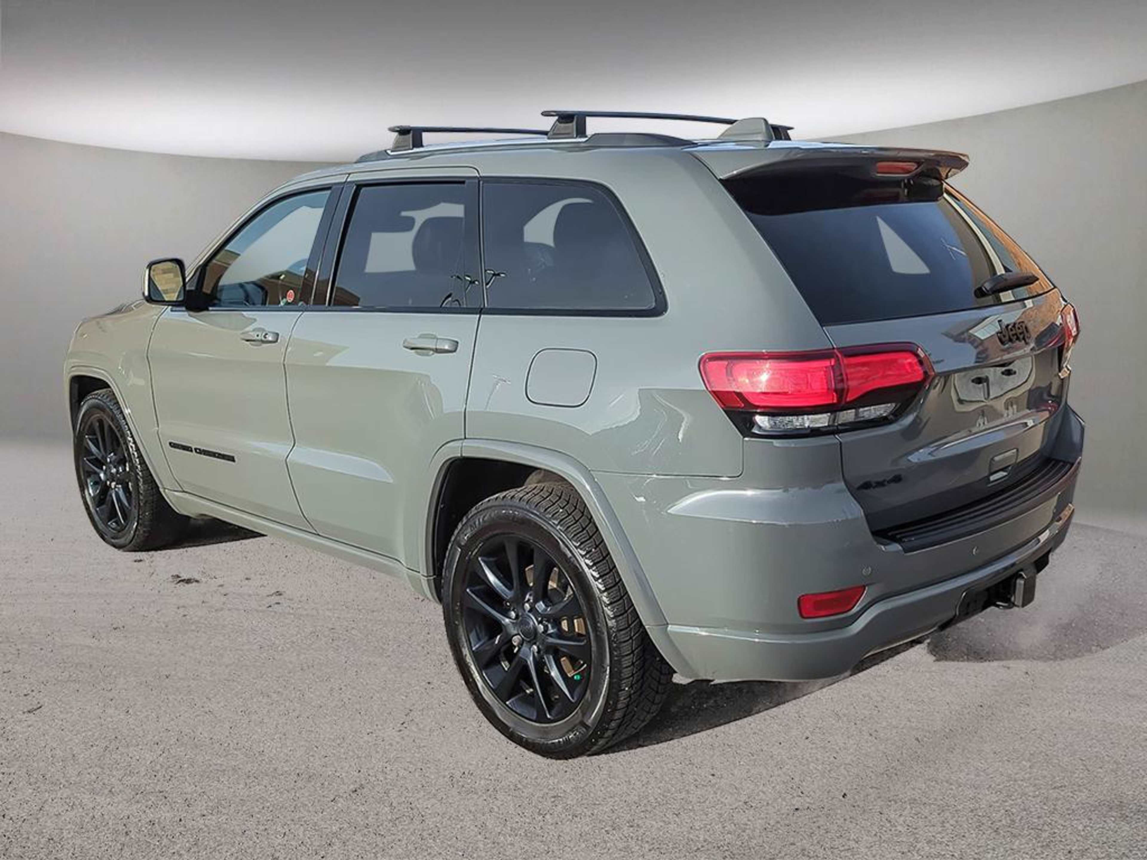 2020 Jeep Grand Cherokee Altitude photo 4