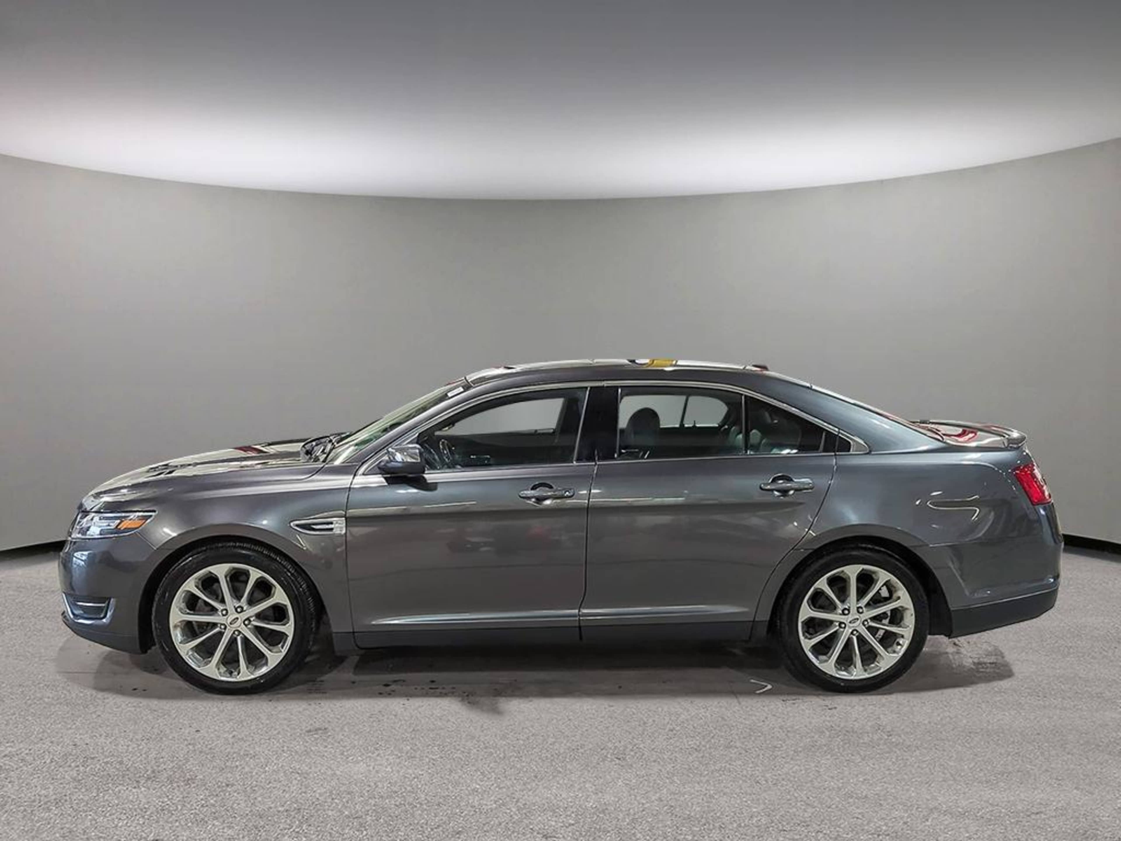 2017 Ford Taurus Limited photo 3