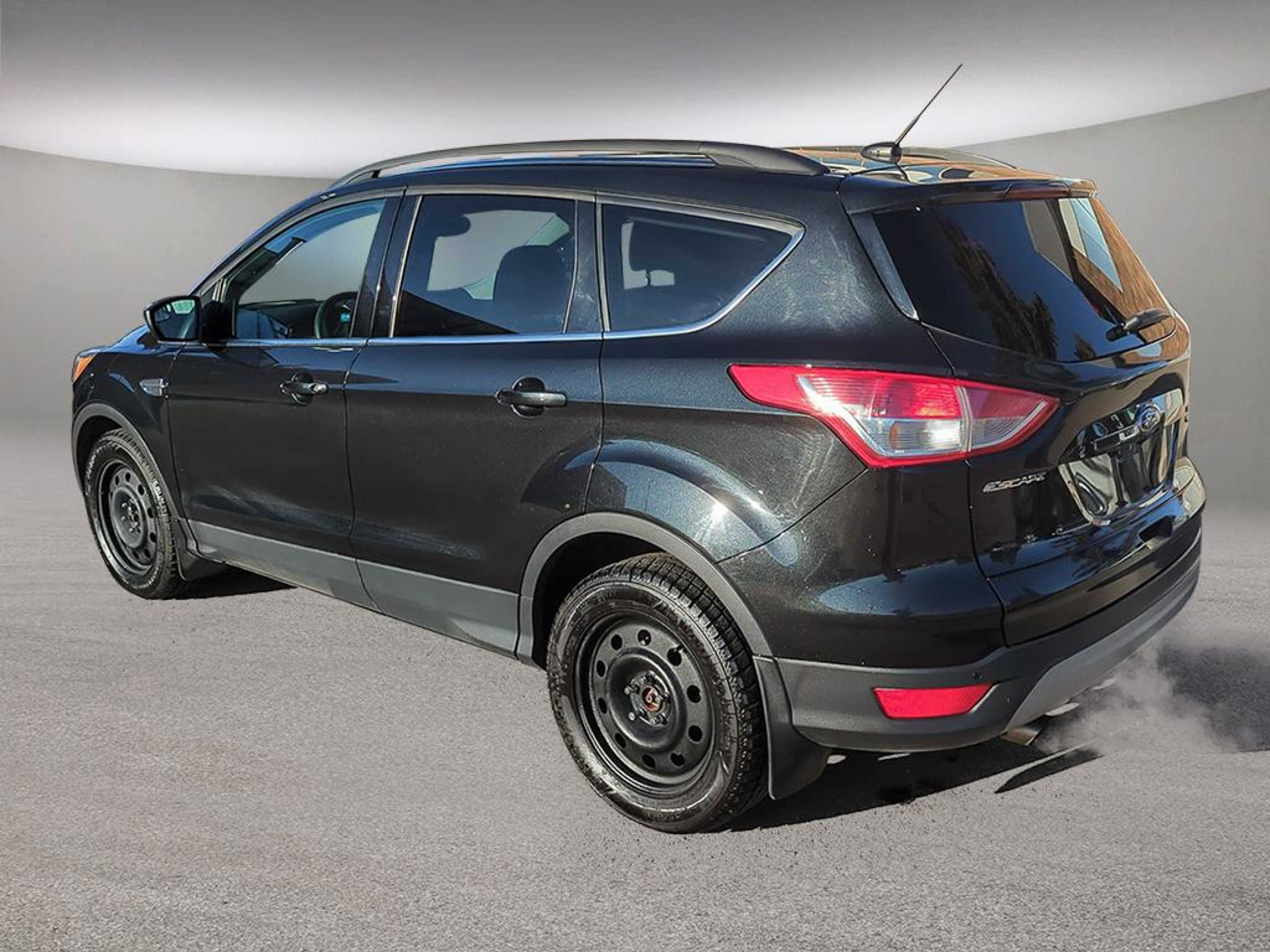2015 Ford Escape SE photo 2