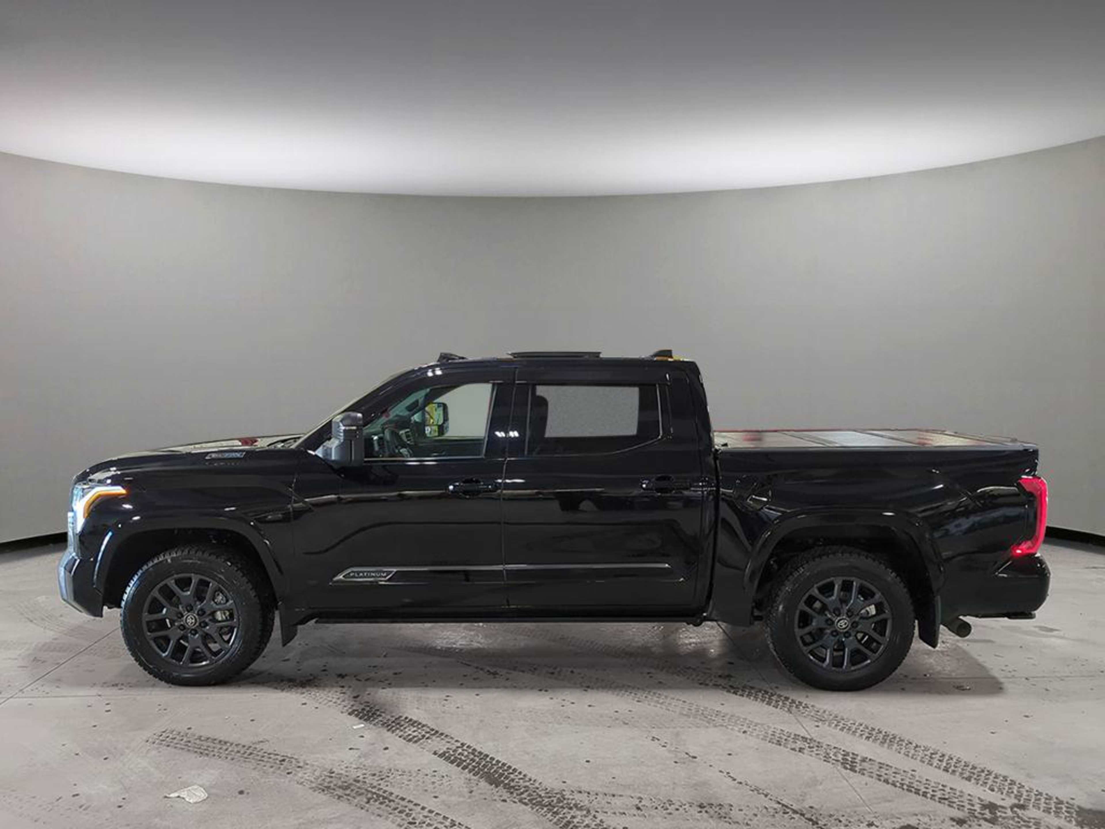 2025 Toyota Tundra Platinum photo 3