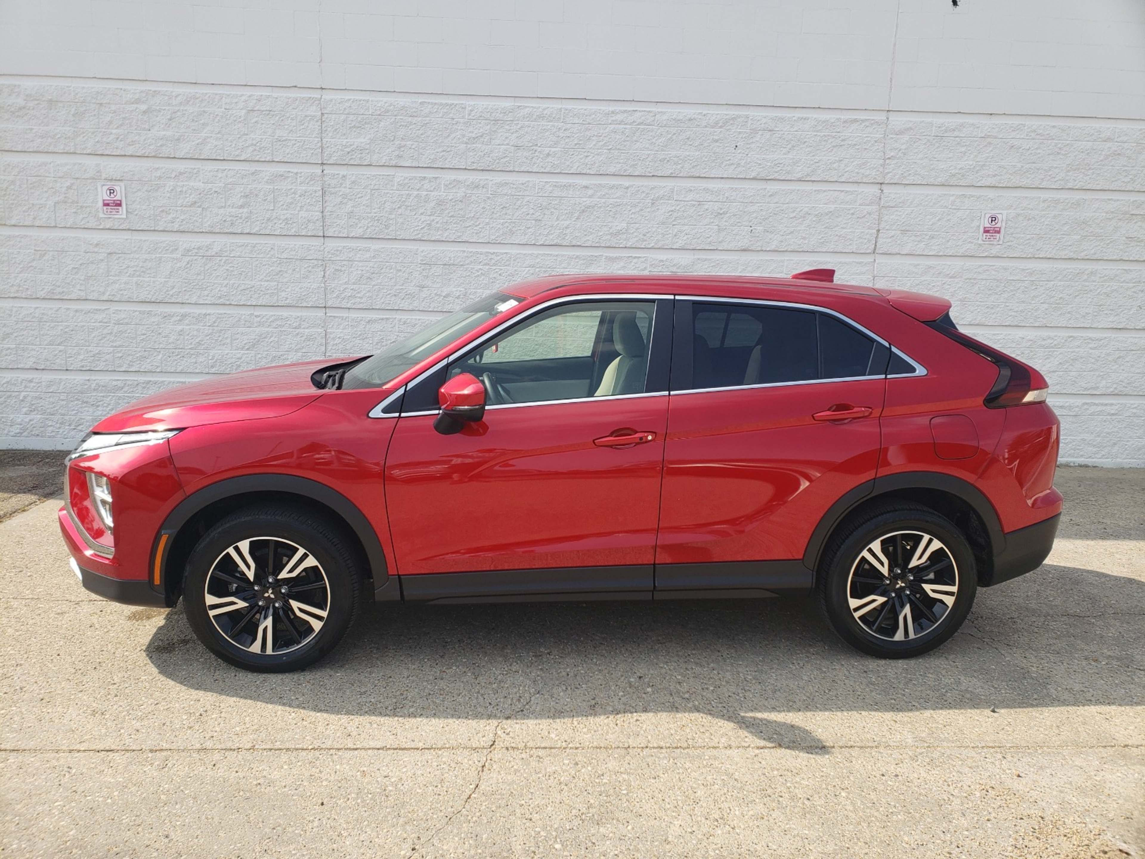 2024 Mitsubishi Eclipse Cross SE photo 3