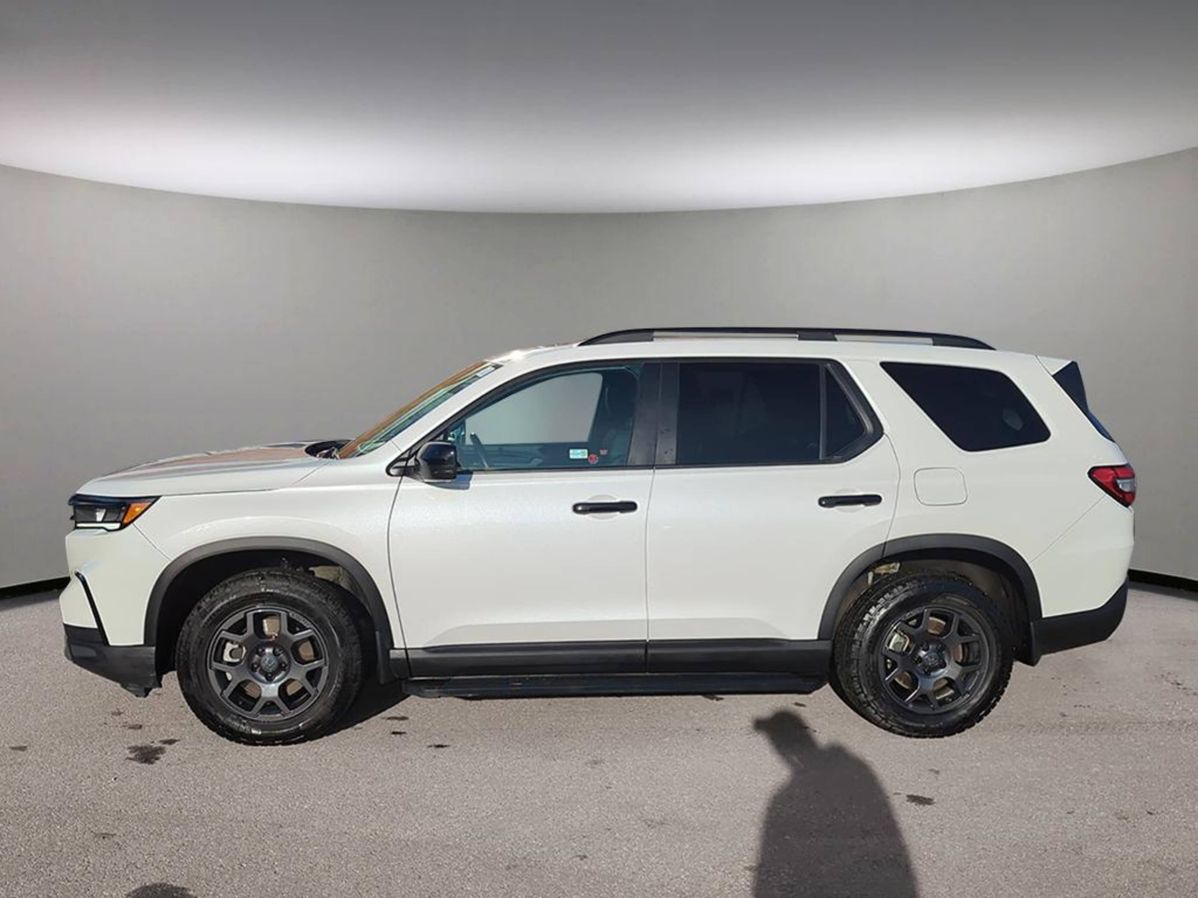 2025 Honda Pilot TrailSport photo 2