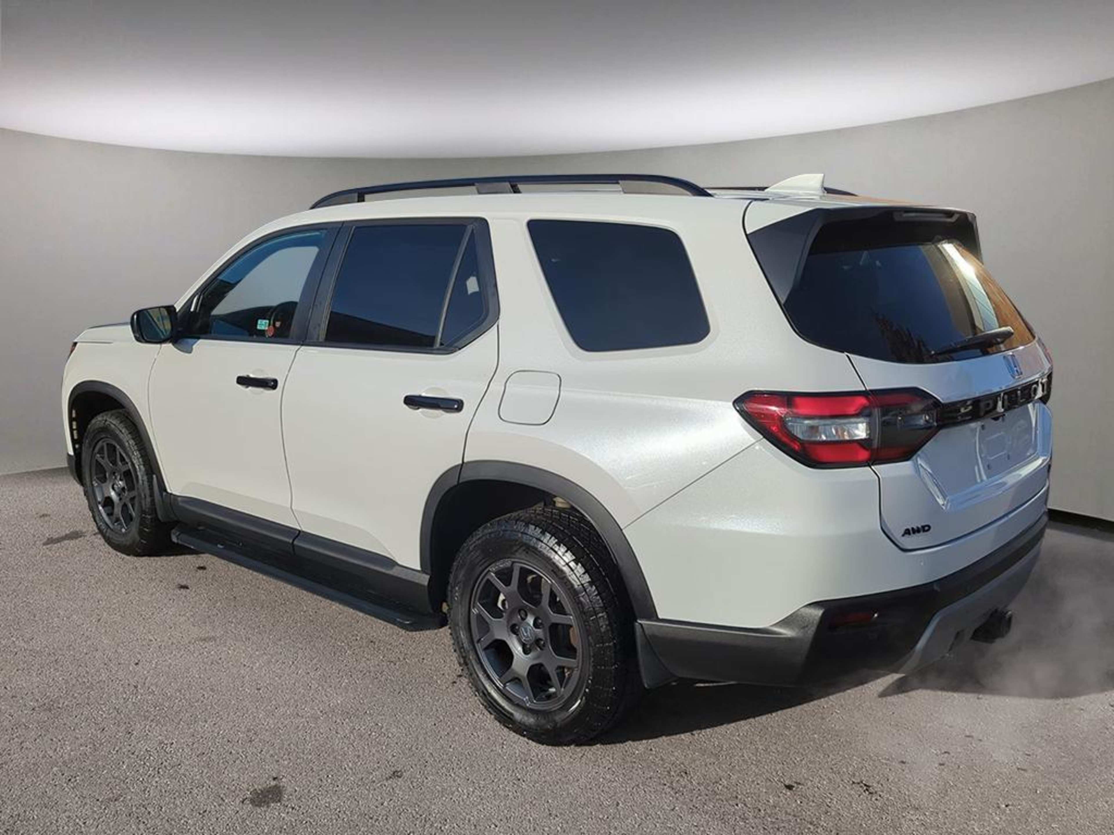 2025 Honda Pilot TrailSport photo 3