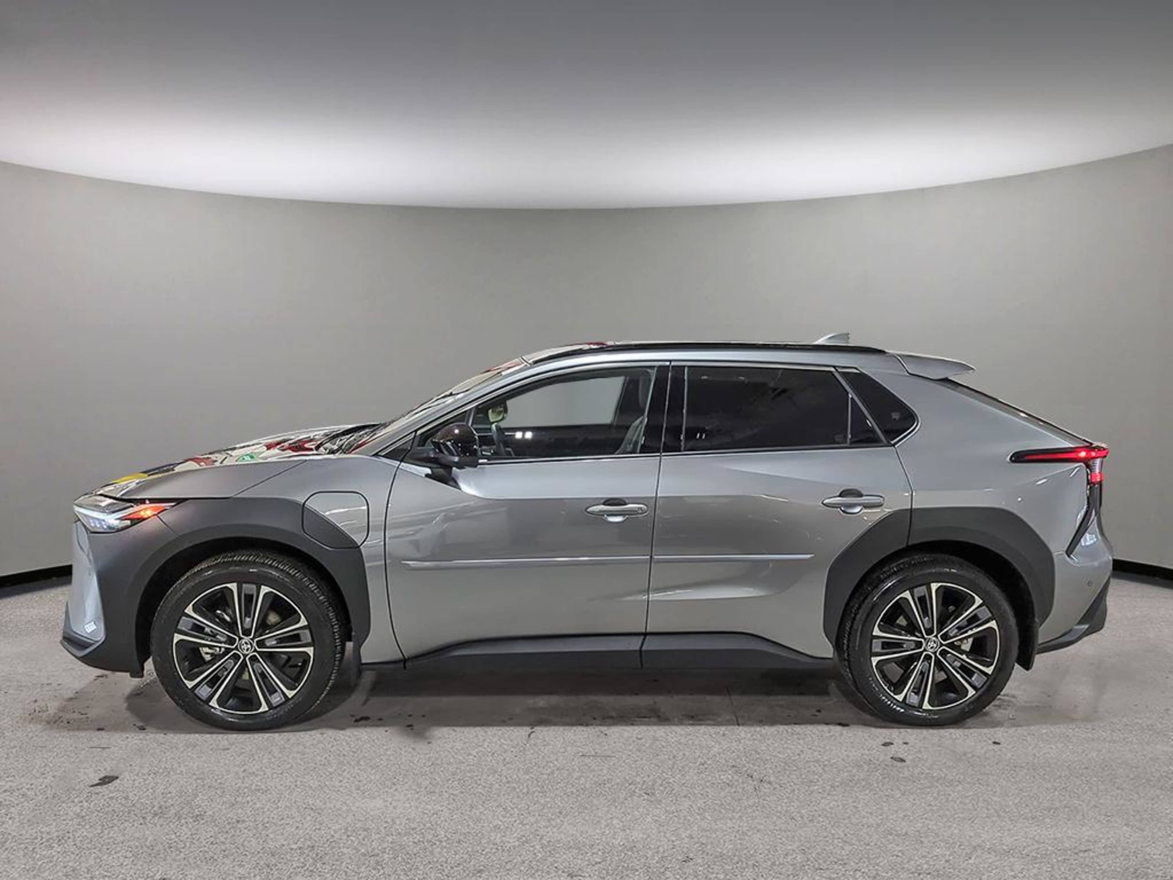 2025 Toyota bZ photo 3