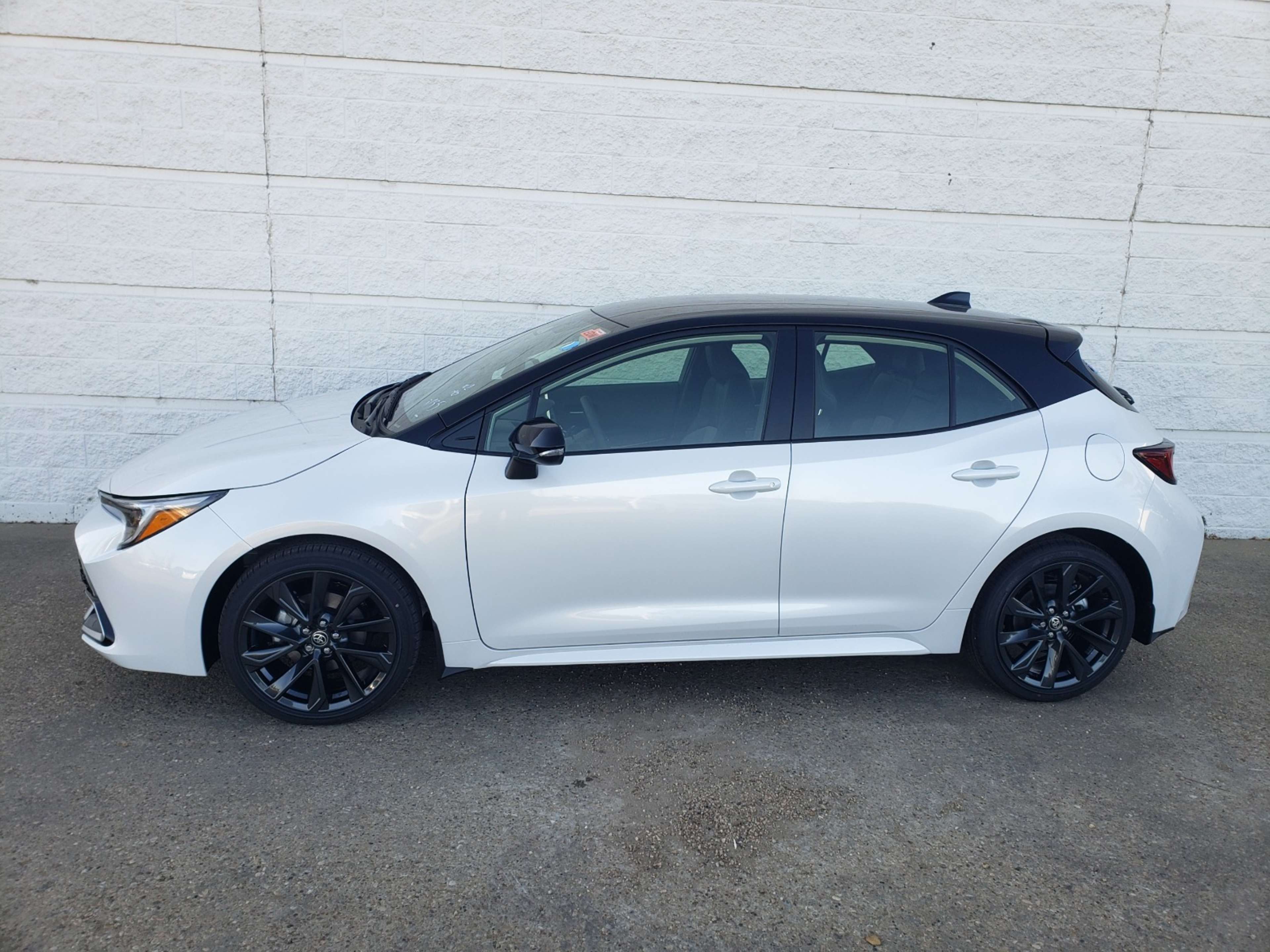 2026 Toyota Corolla XSE photo 2