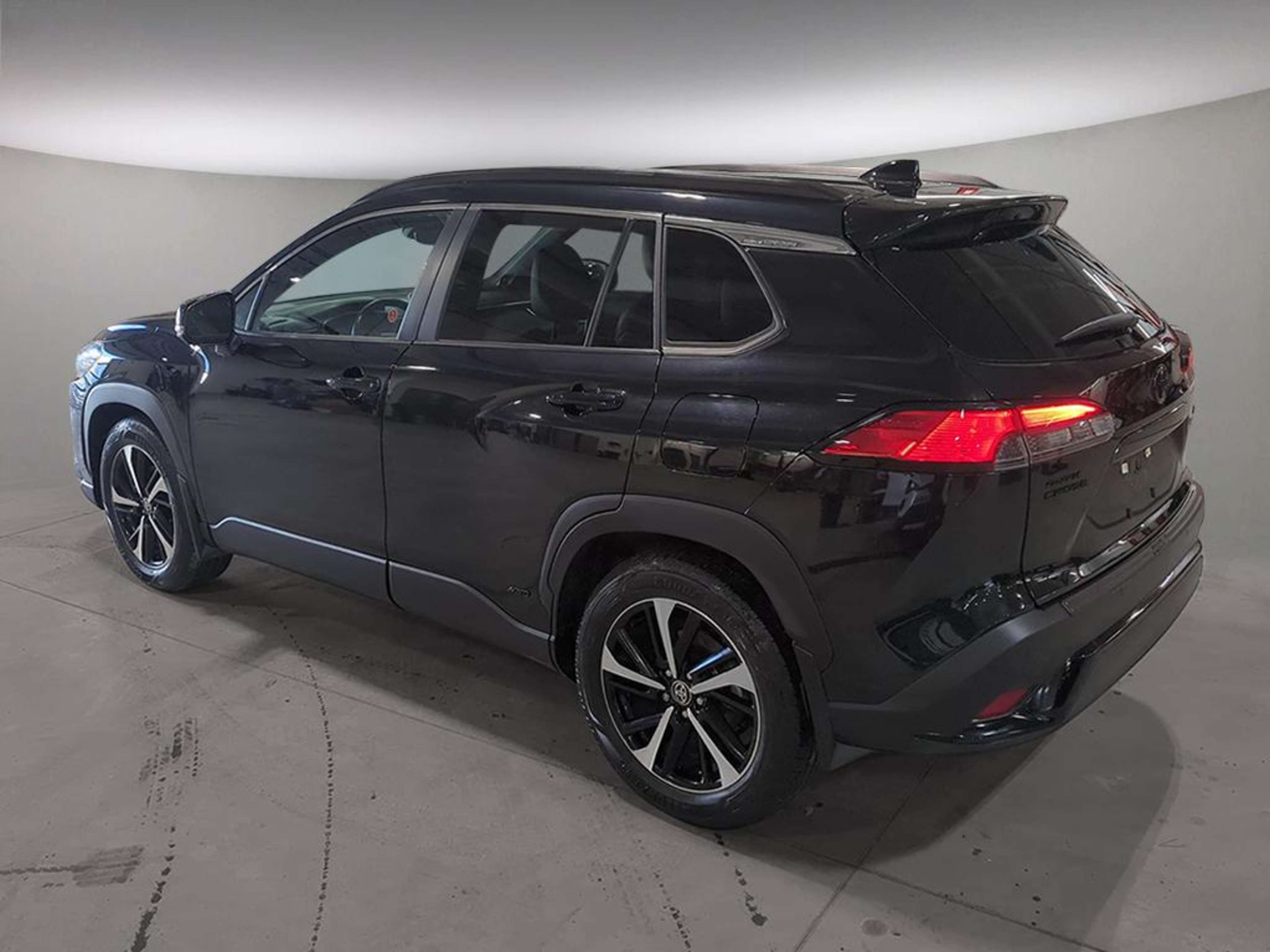 2023 Toyota Corolla Cross Hybrid XSE photo 3