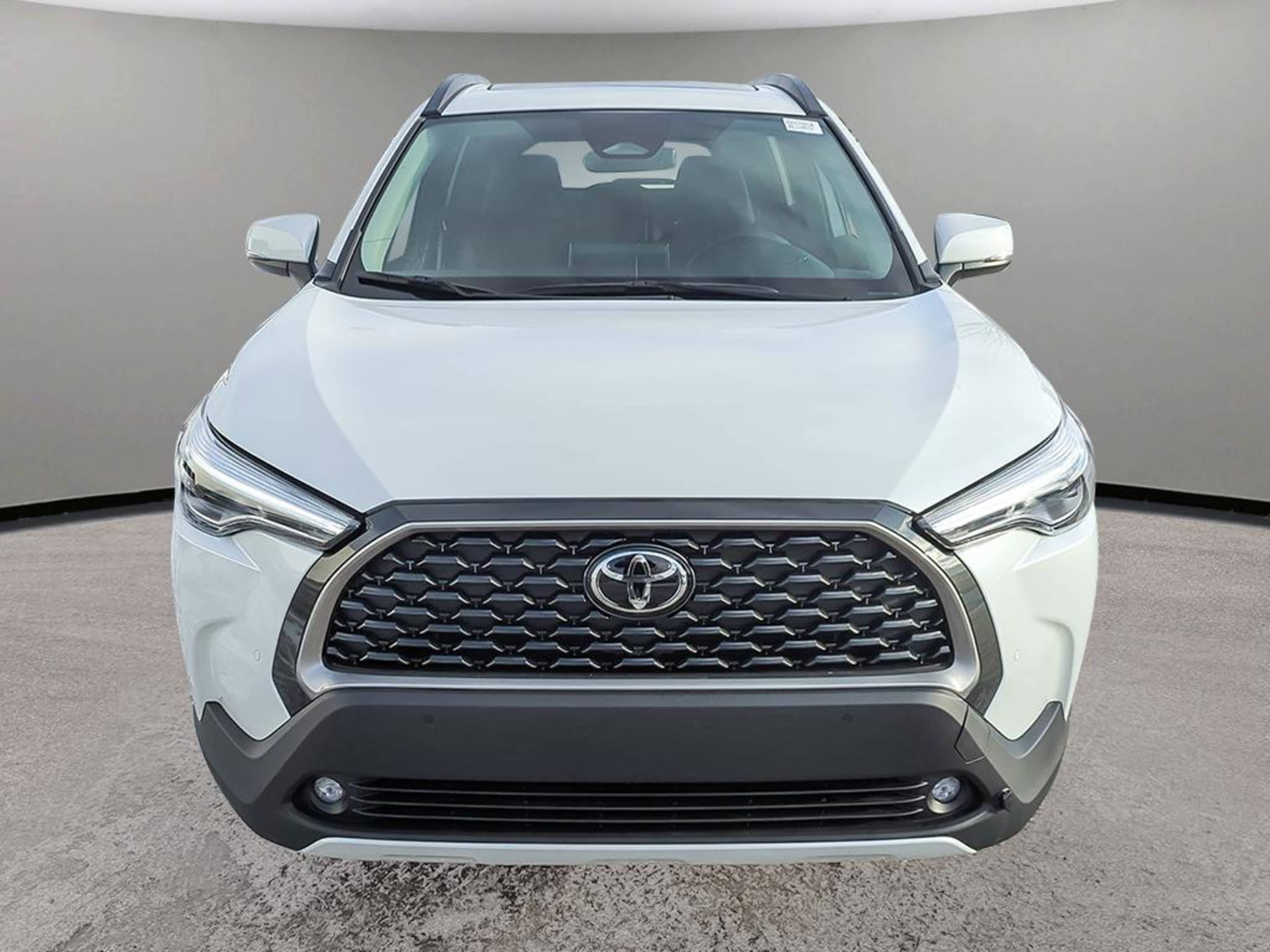 2024 Toyota Corolla Cross XLE photo 2