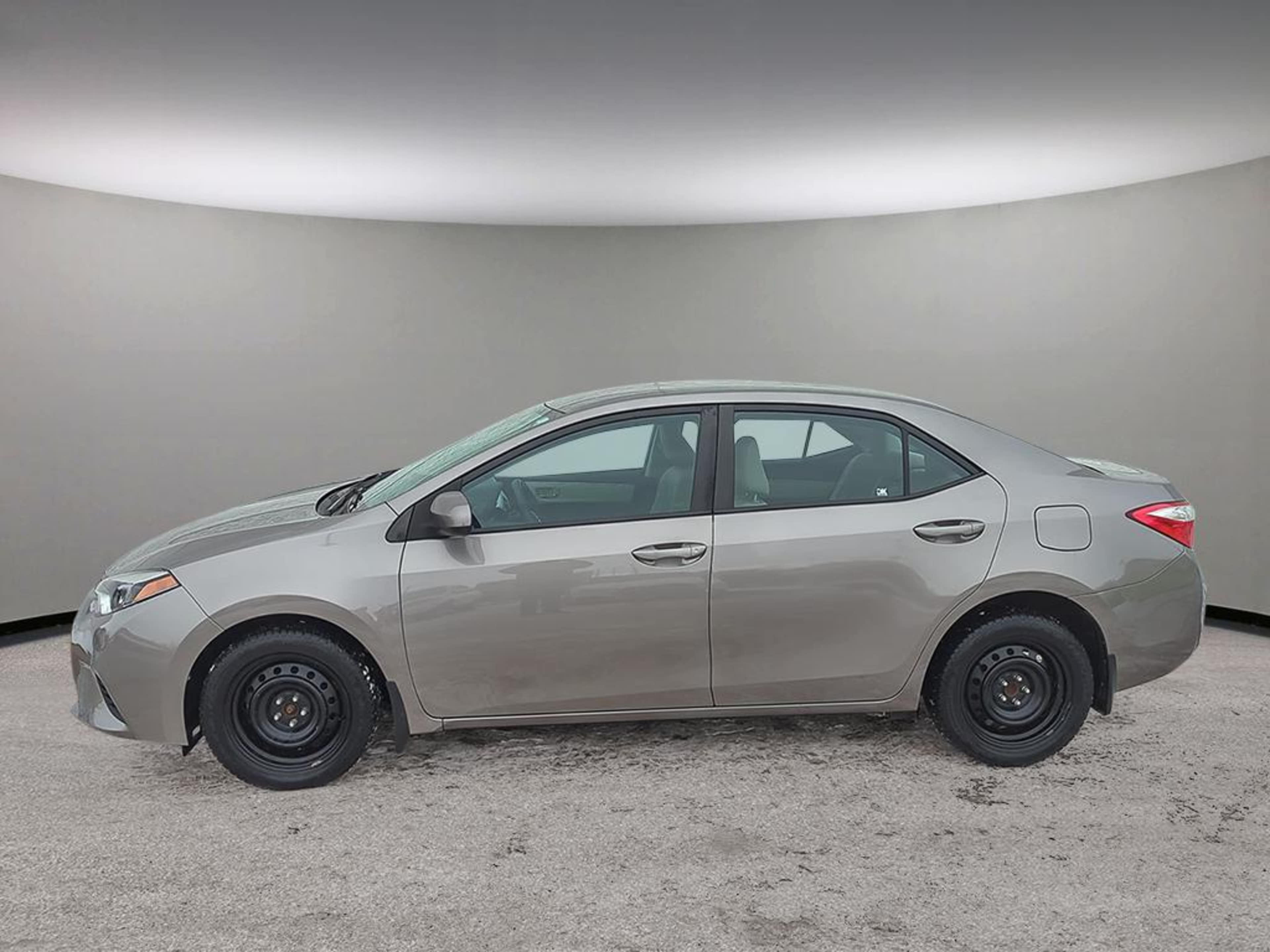 2014 Toyota Corolla LE photo 3