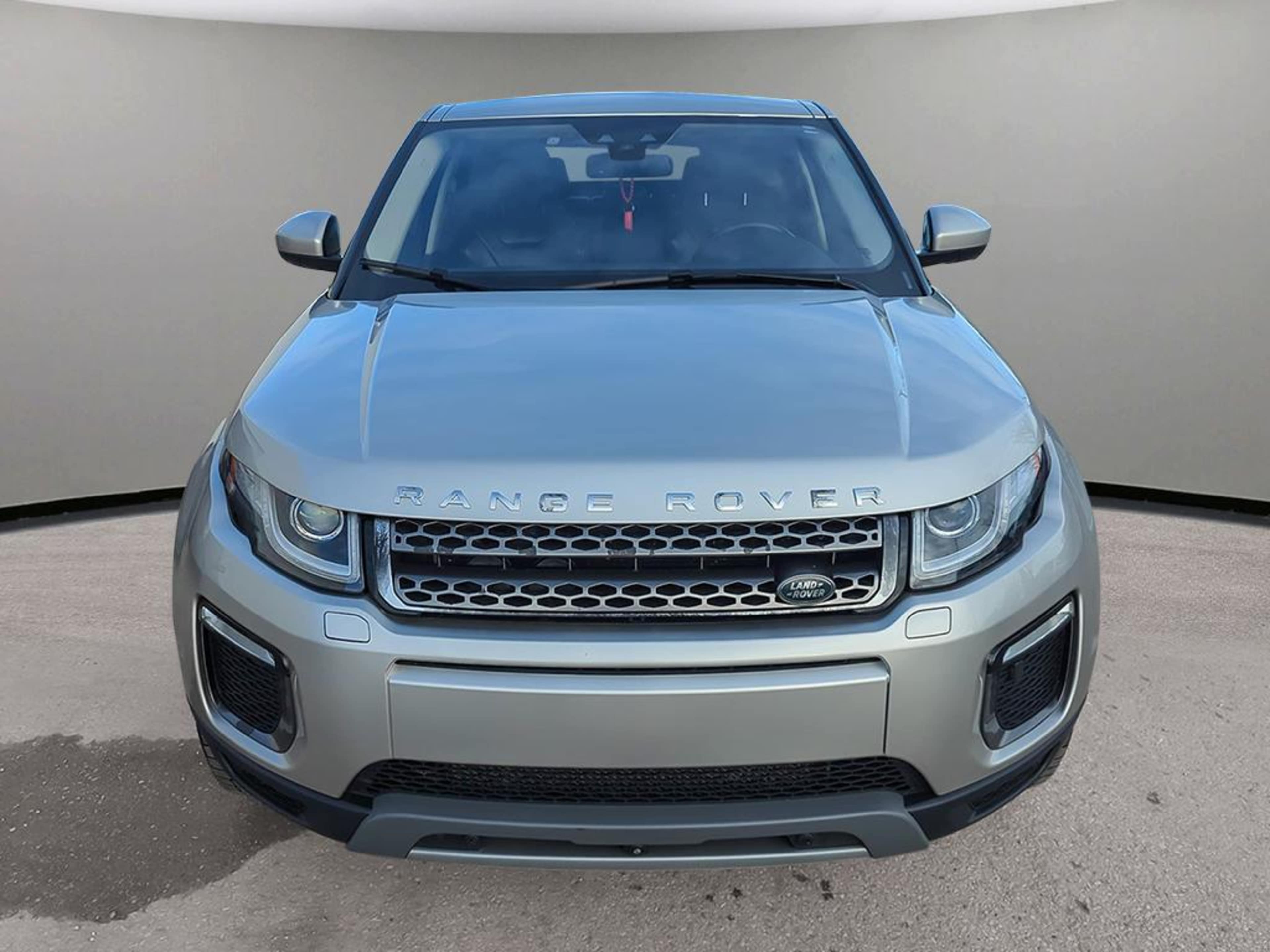 2017 Land Rover Range Rover Evoque HSE photo 2
