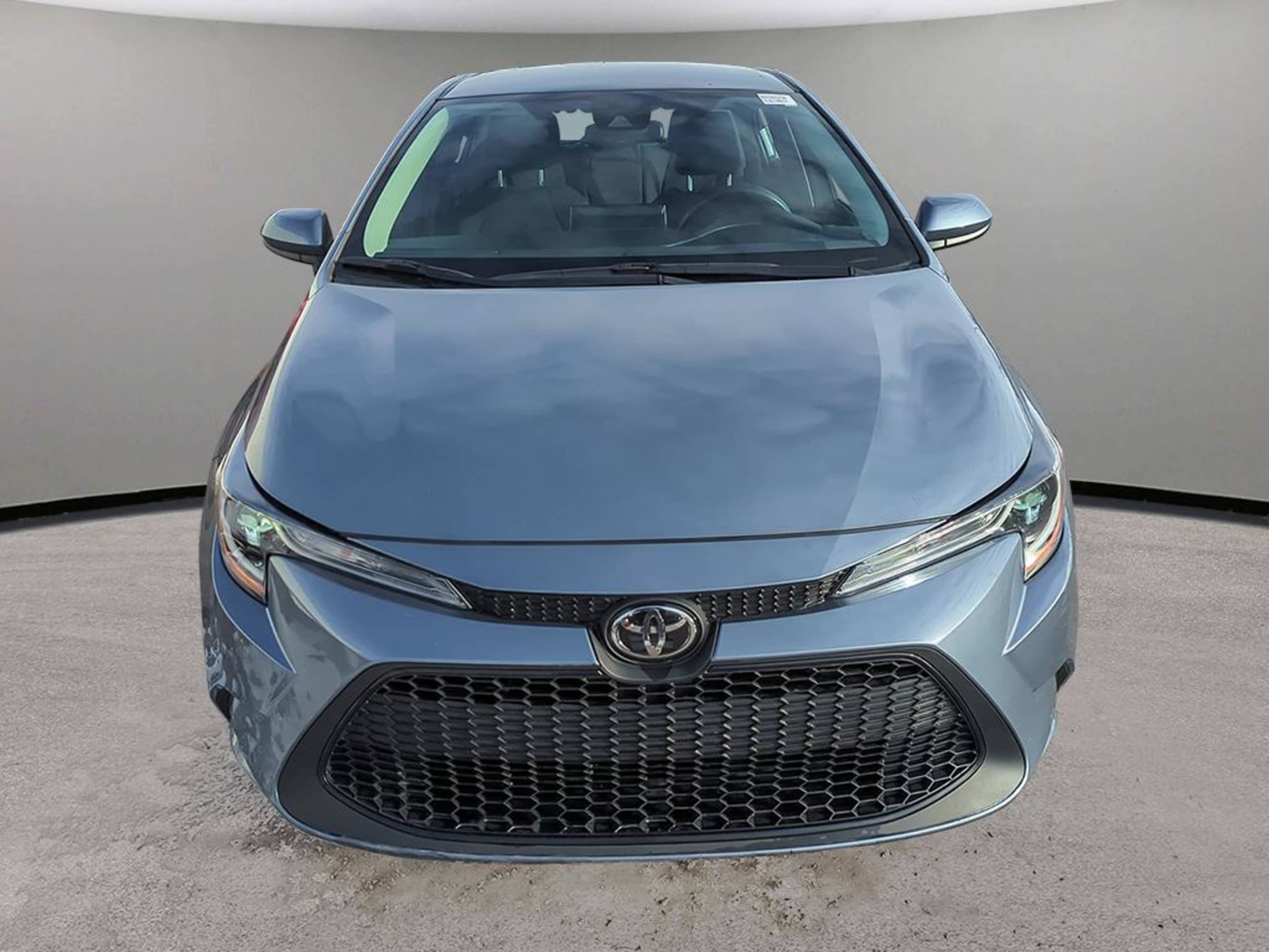 2020 Toyota Corolla LE photo 2