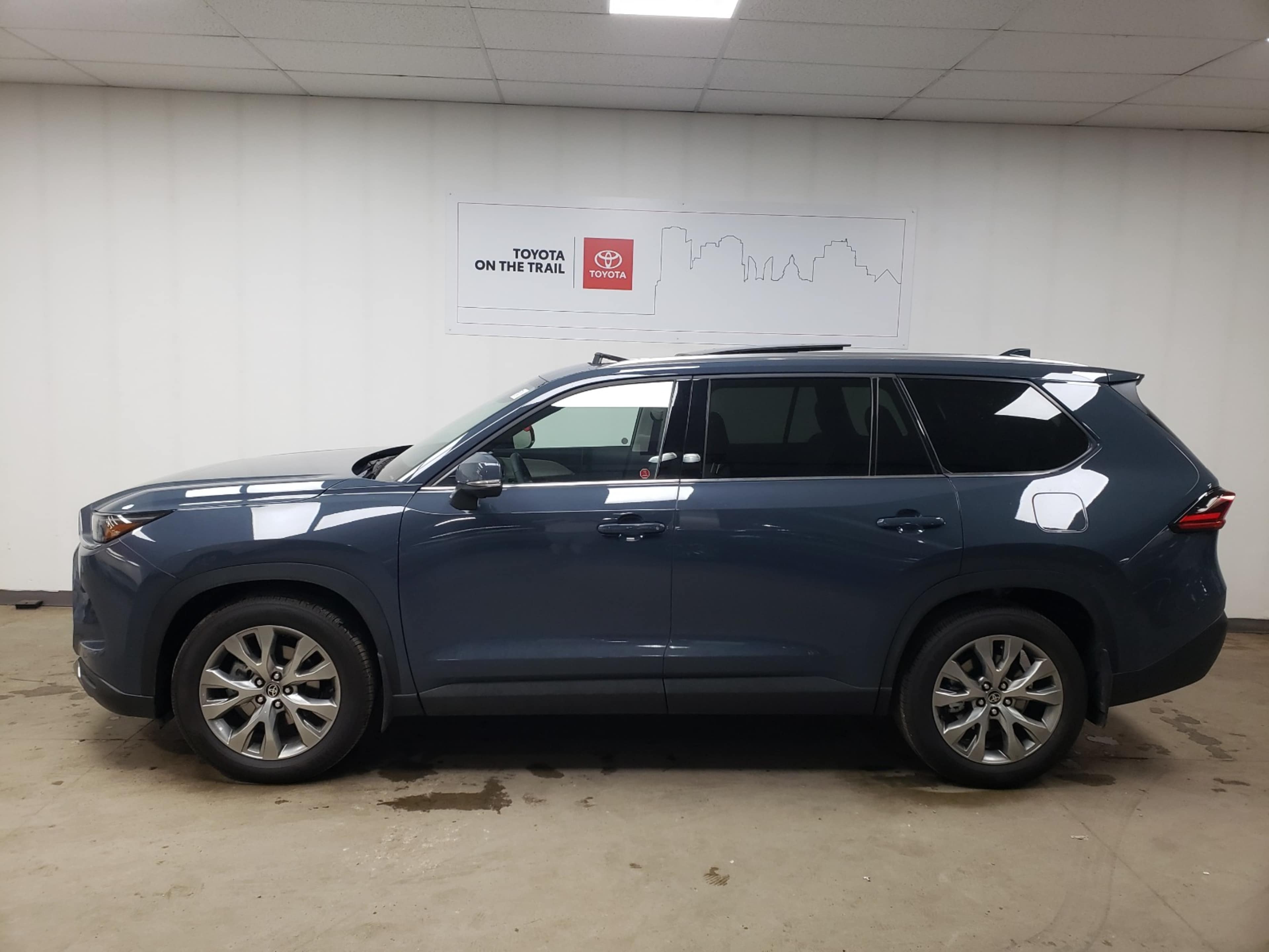 2026 Toyota Grand Highlander Hybrid Limited photo 3