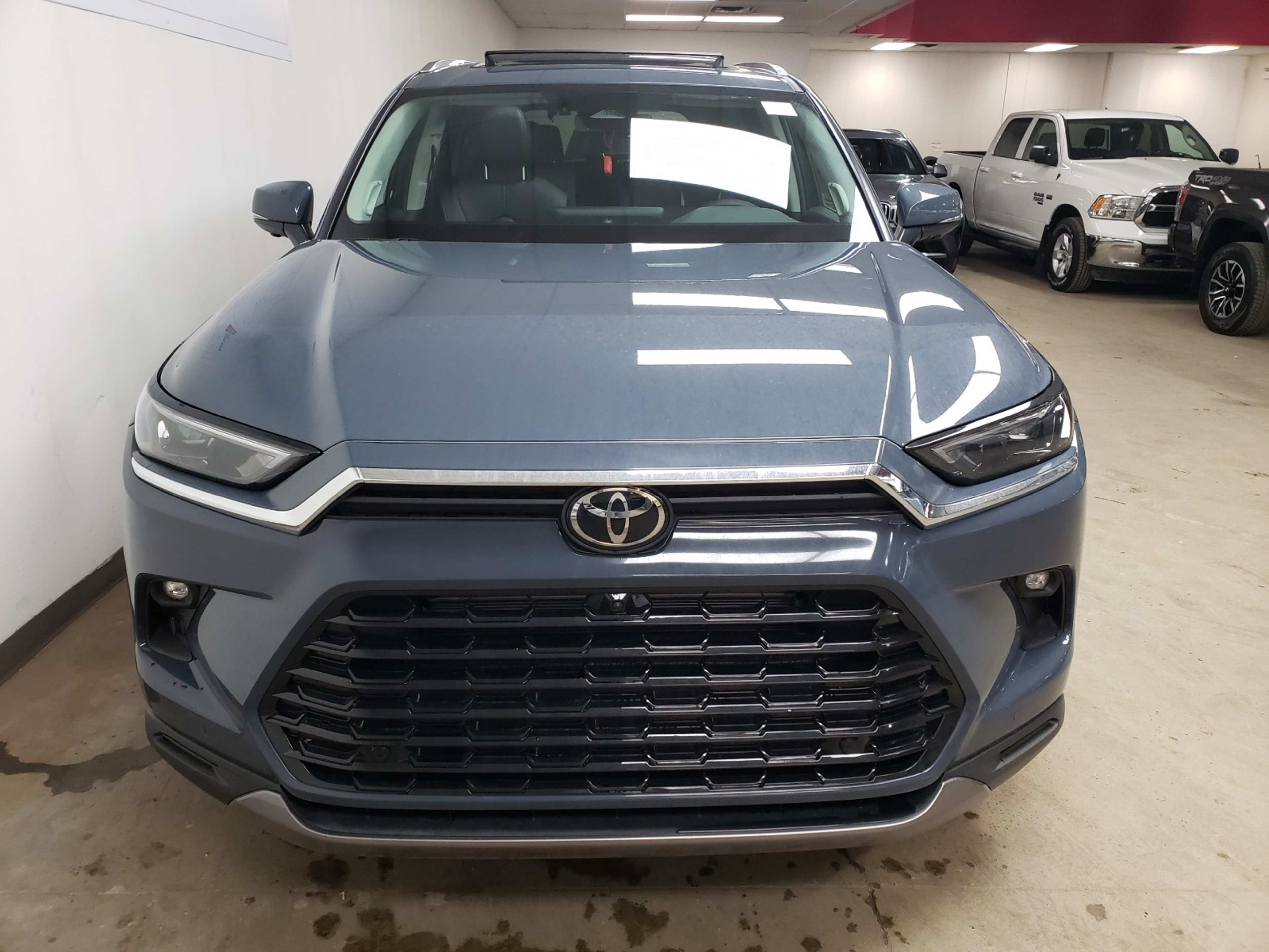 2026 Toyota Grand Highlander Hybrid Limited photo 2