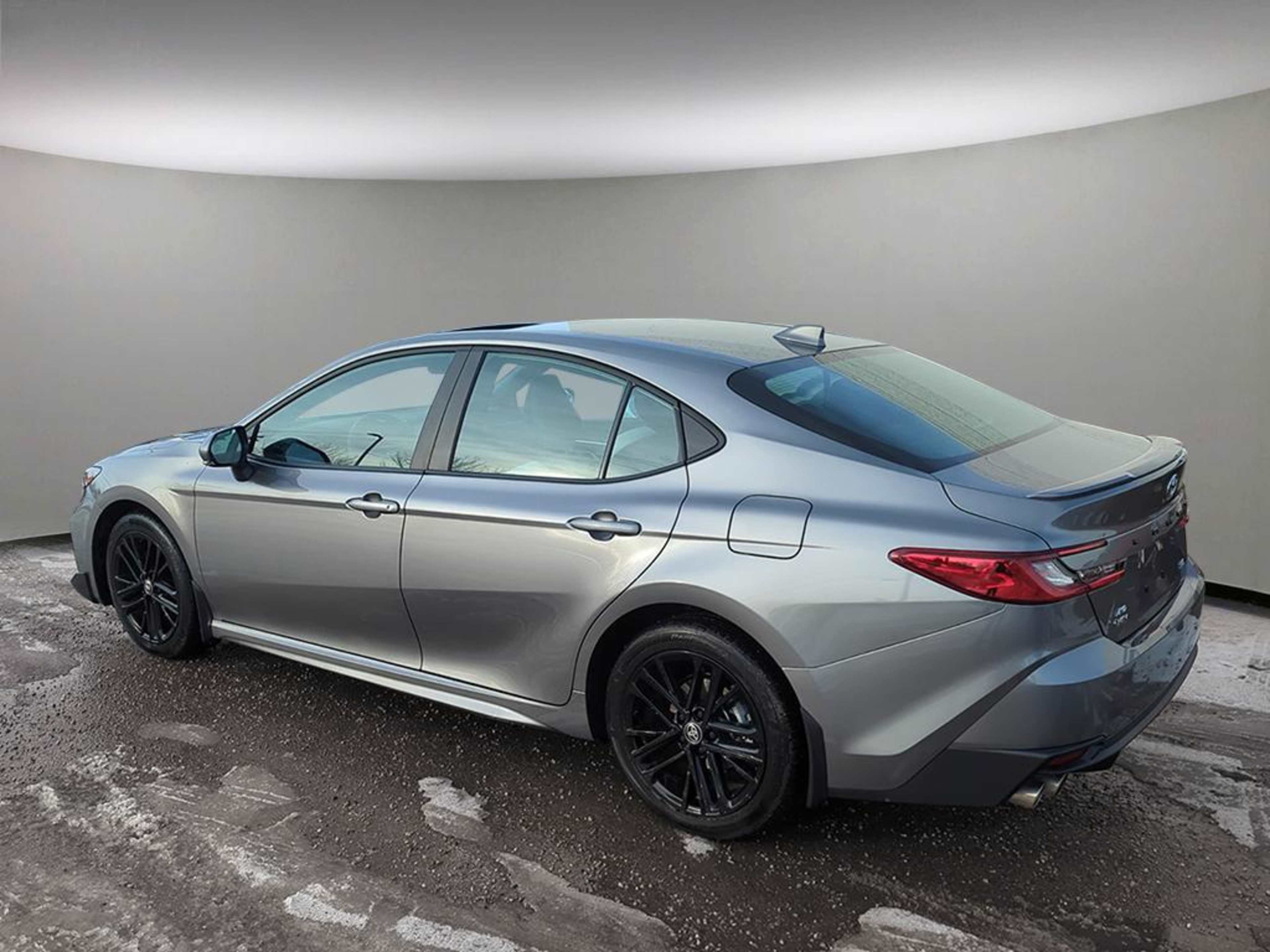 2025 Toyota Camry SE photo 4