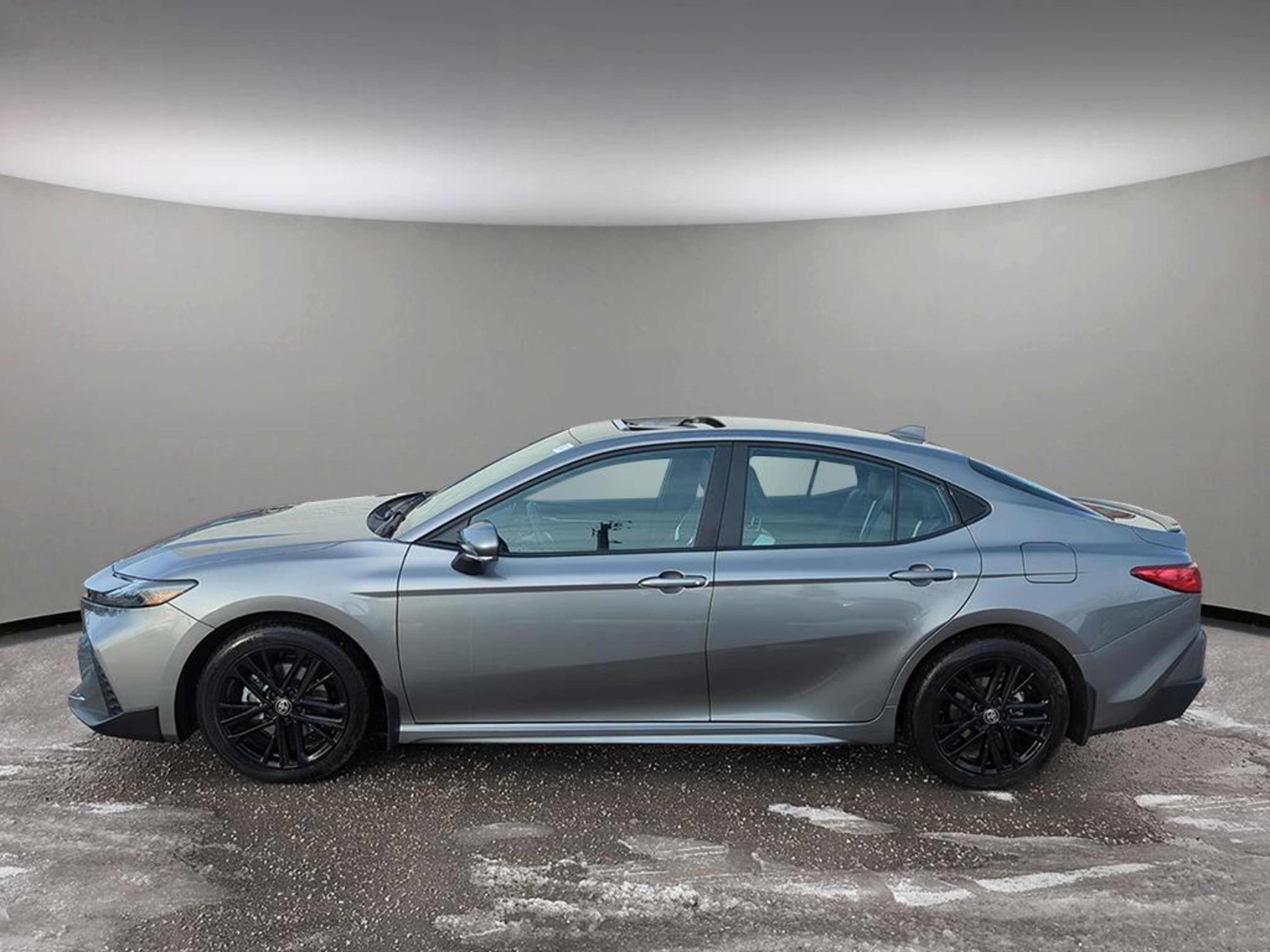 2025 Toyota Camry SE photo 3