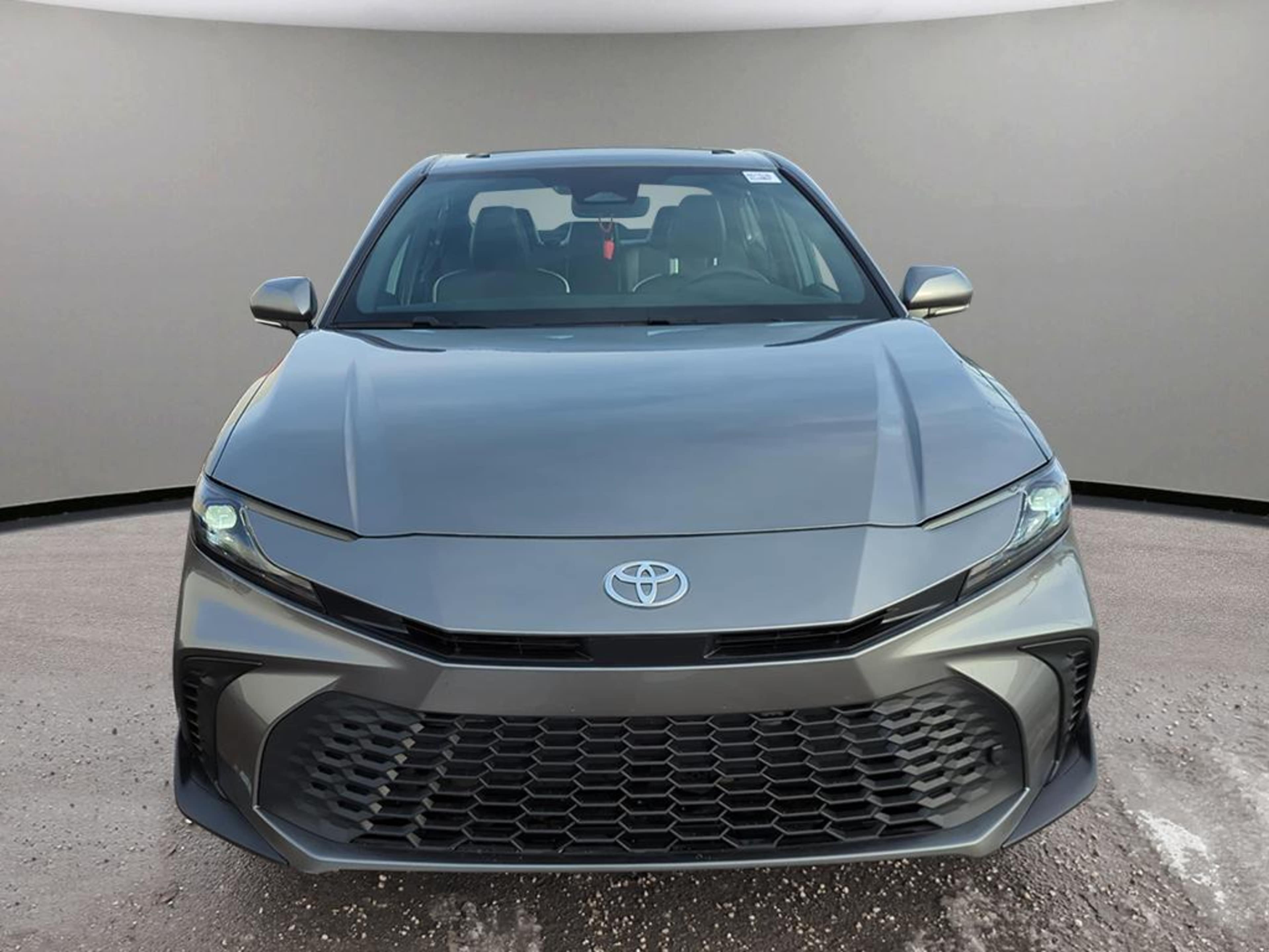 2025 Toyota Camry SE photo 2