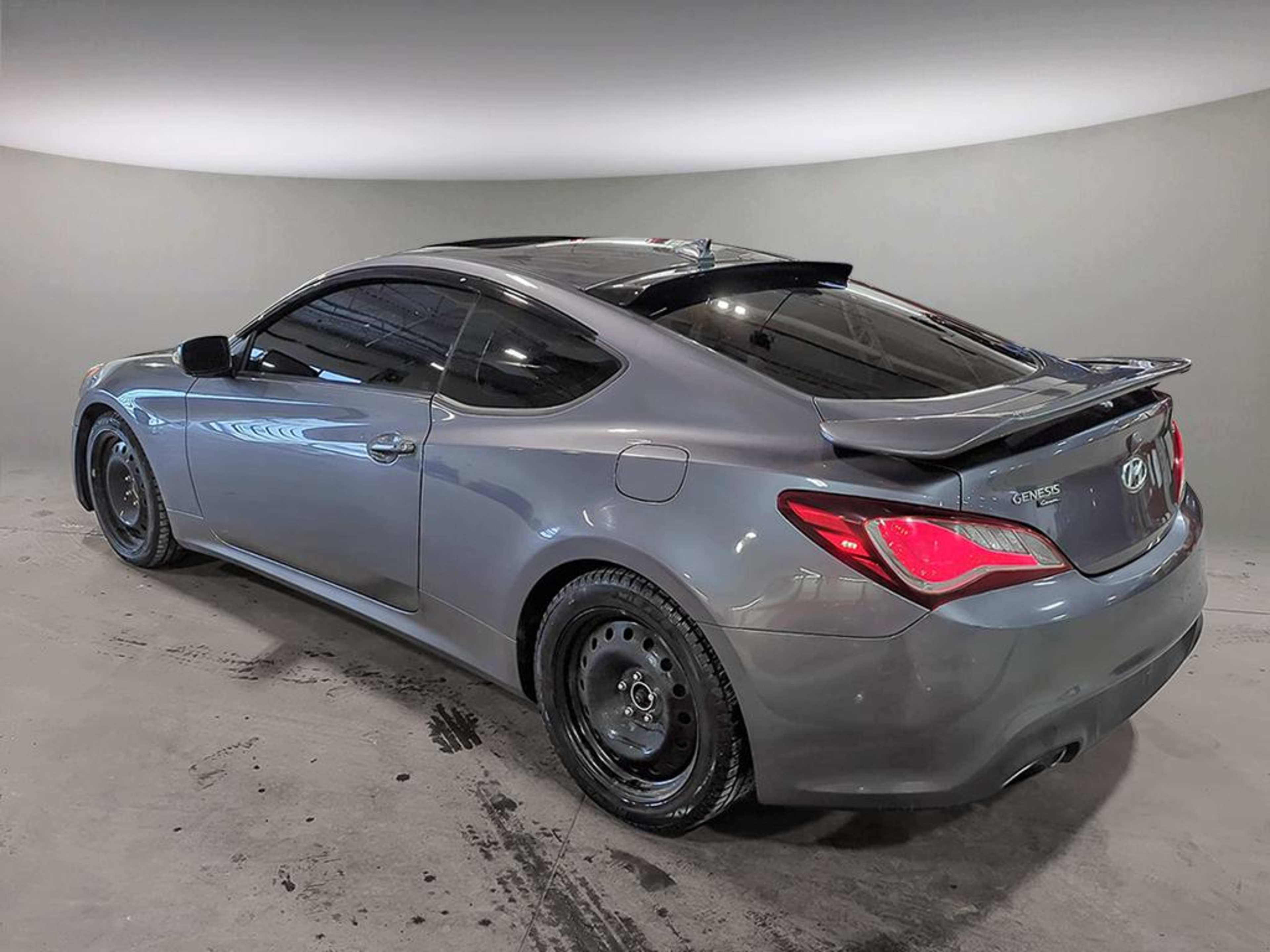 2016 Hyundai Genesis Coupe Premium photo 4