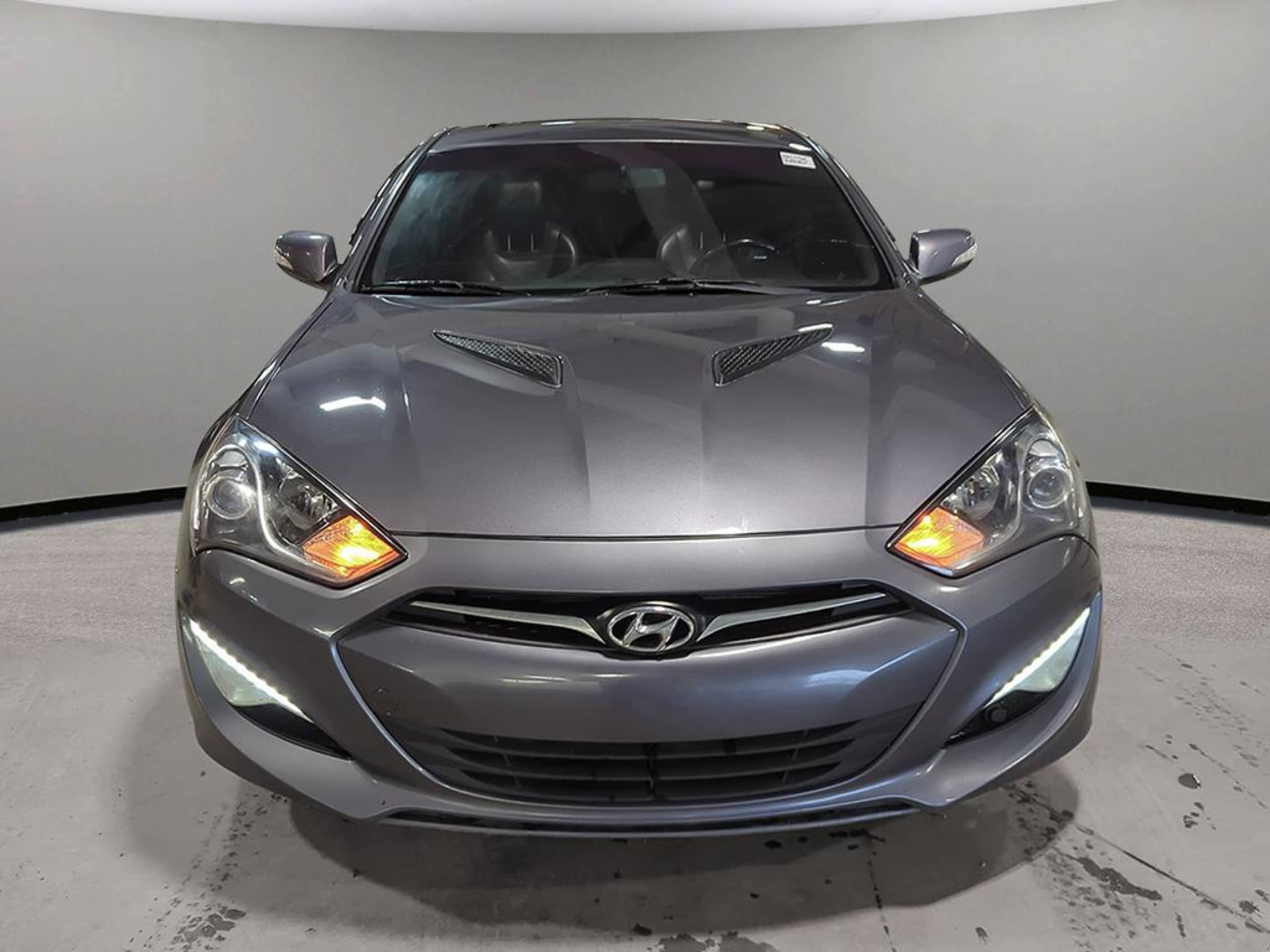 2016 Hyundai Genesis Coupe Premium photo 2